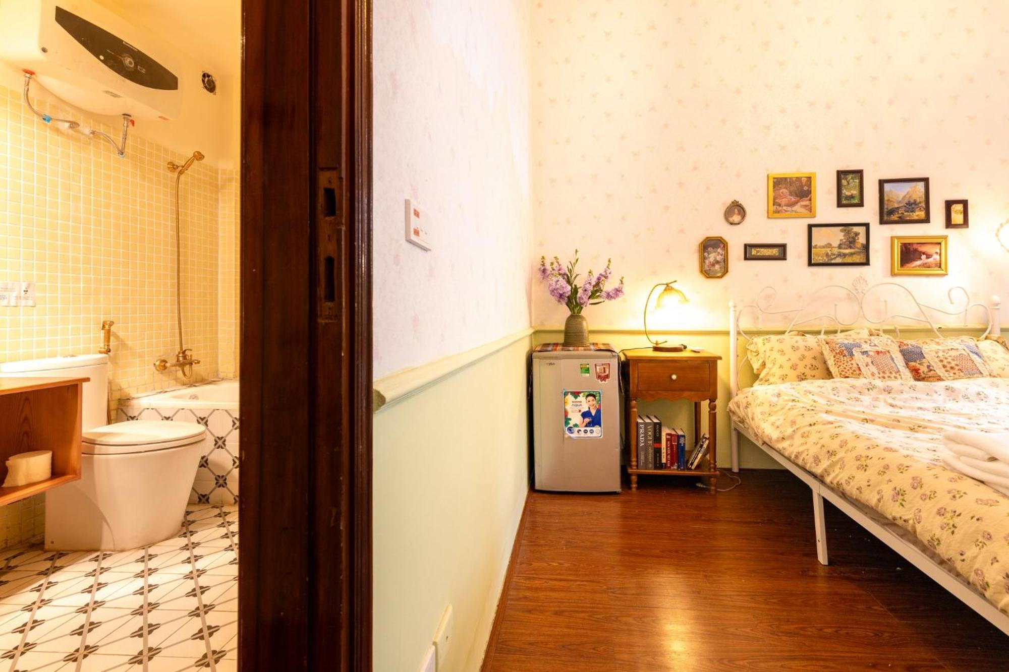 Privatunterkunft Freeroom / Old Quater 550m / Balcony Many Trees Hanoi