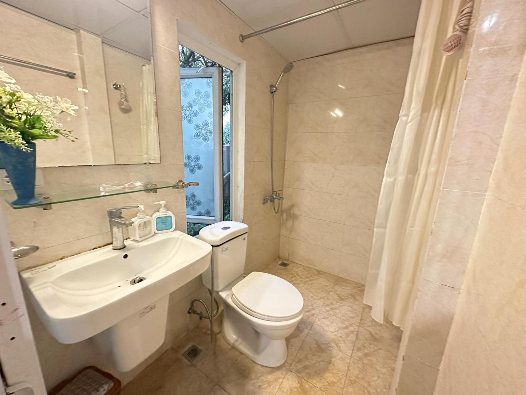 The Lakeview - West Lotus 2* Hanoi