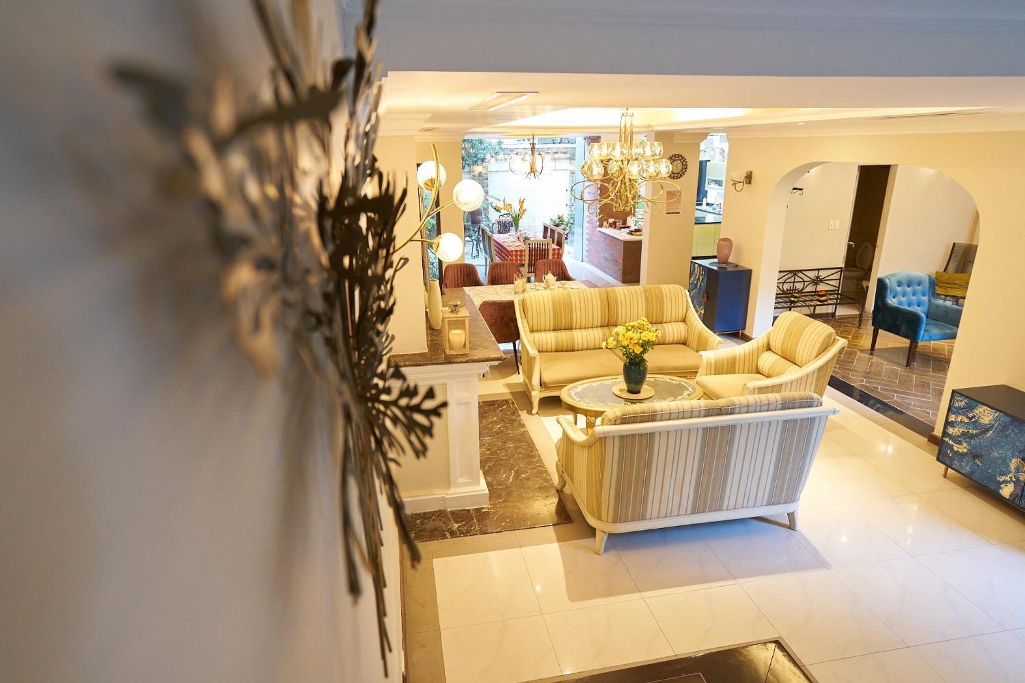 Charming Luxury With Outdoor And Garden 4 Bedrooms * Hanói