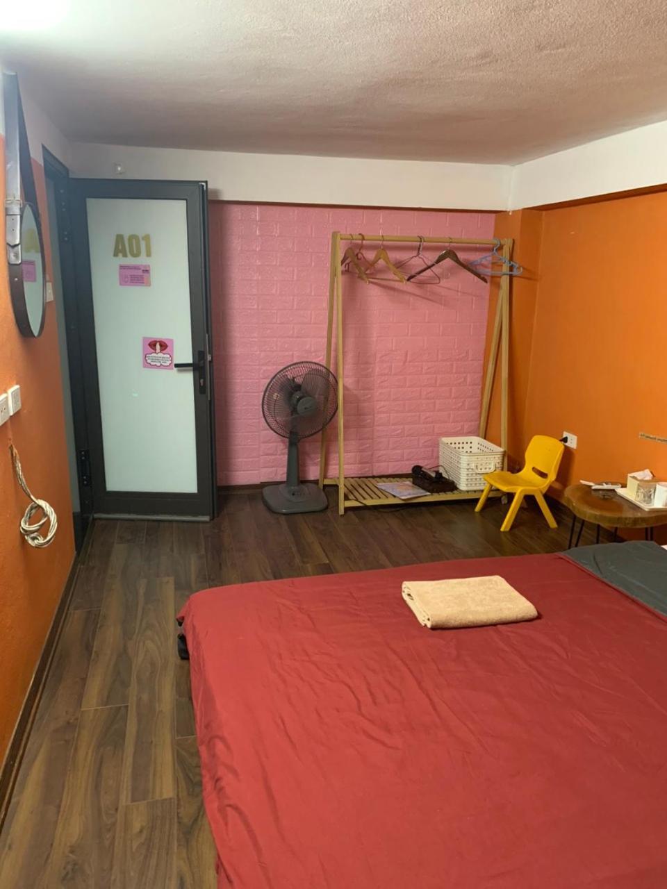 Centre Alley House & Travel *