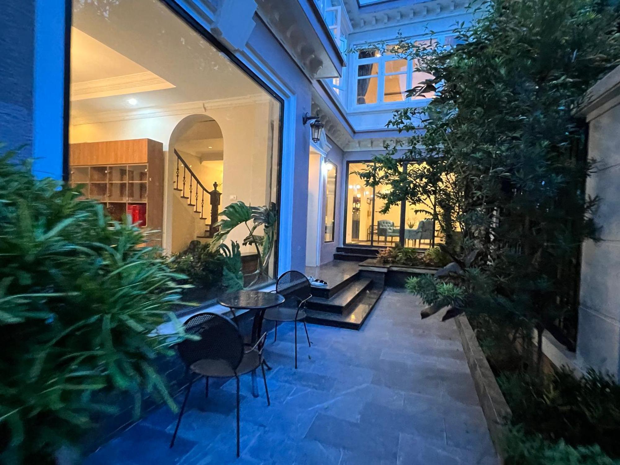 Charming Luxury With Outdoor And Garden 4 Bedrooms Hanói