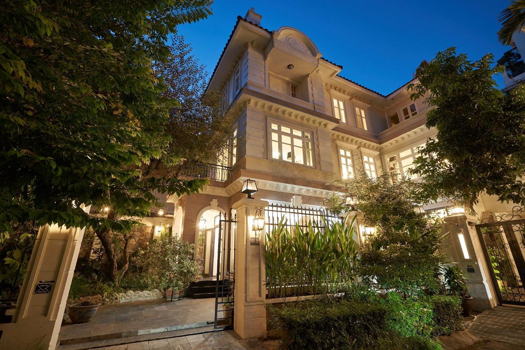 Charming Luxury With Outdoor And Garden 4 Bedrooms Hanói