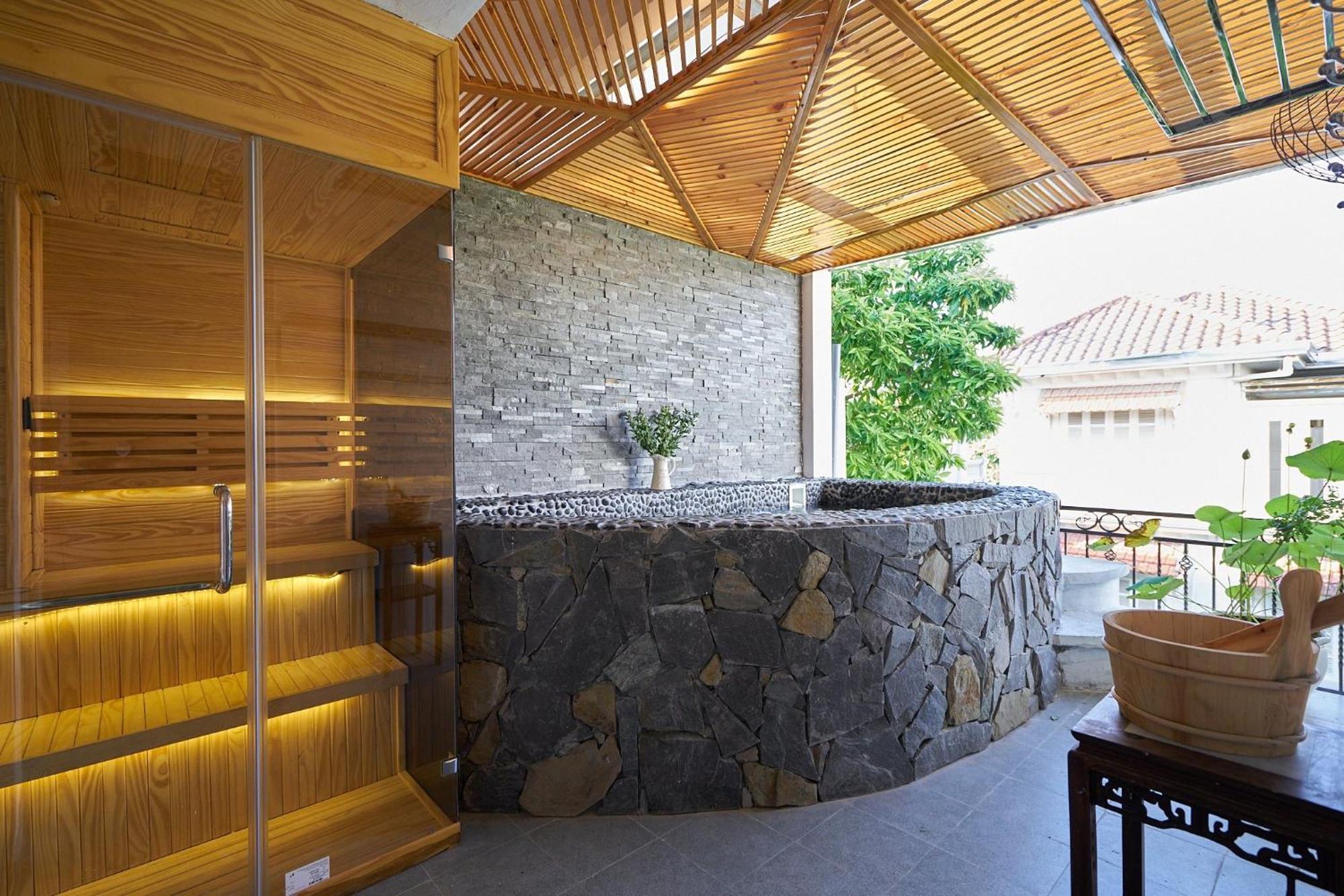 Charming Luxury With Outdoor And Garden 4 Bedrooms