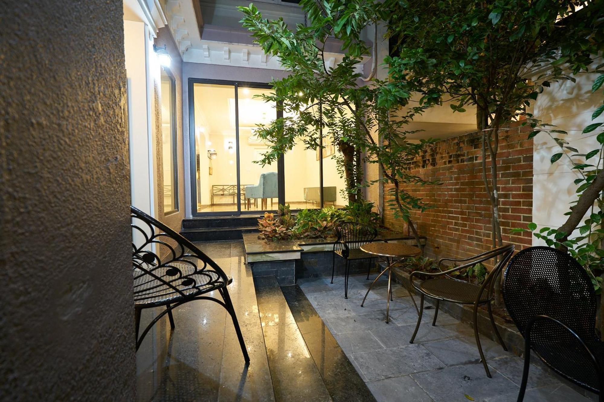 Charming Luxury With Outdoor And Garden 4 Bedrooms Hanói