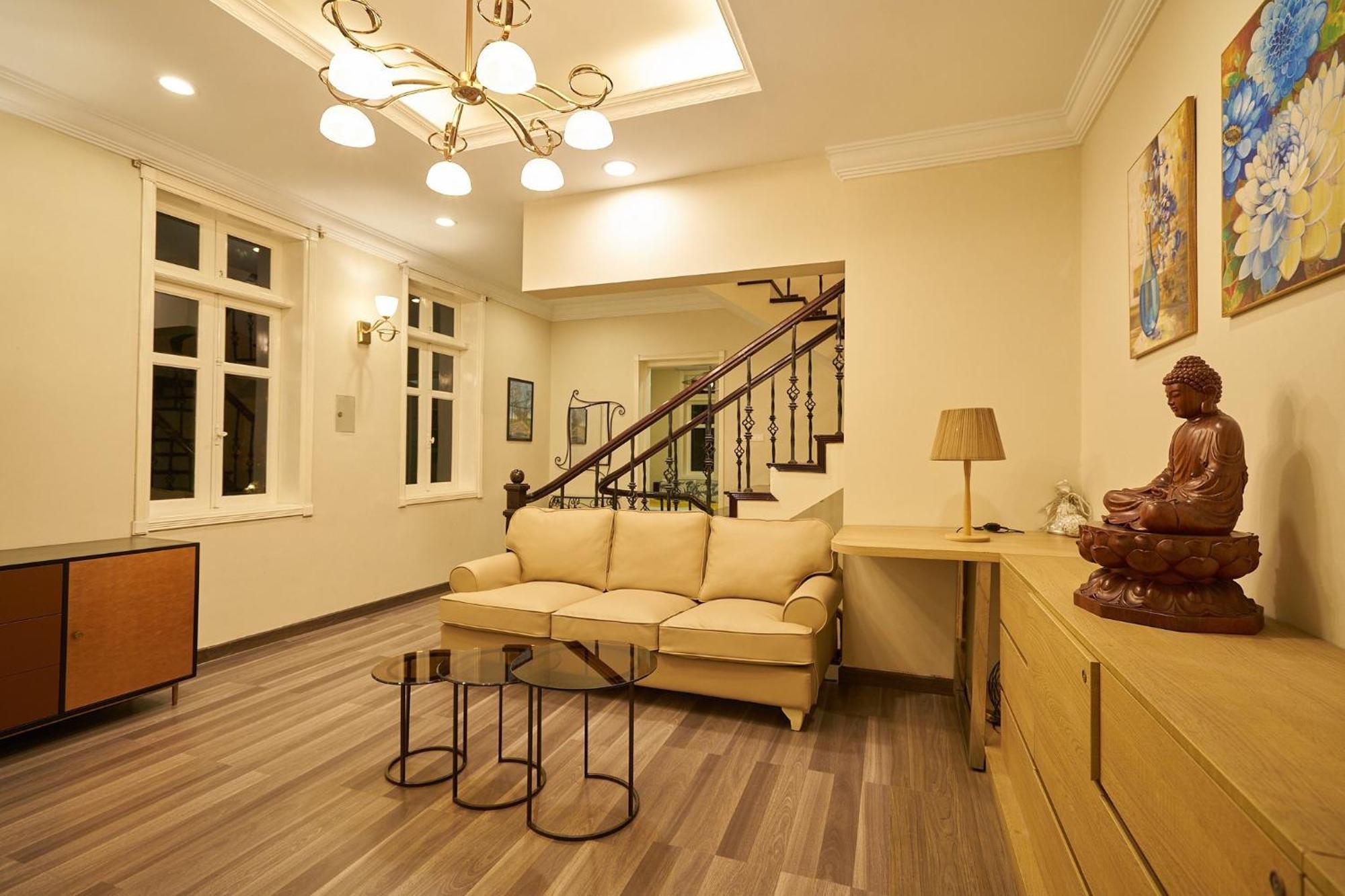 Charming Luxury With Outdoor And Garden 4 Bedrooms * Hanói