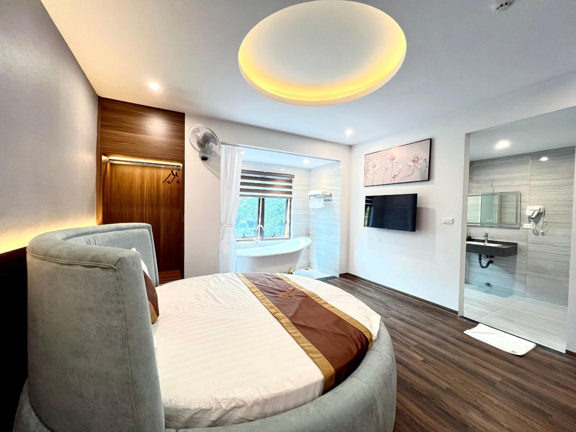 Hotel Luxtel Ngoai Giao Doan