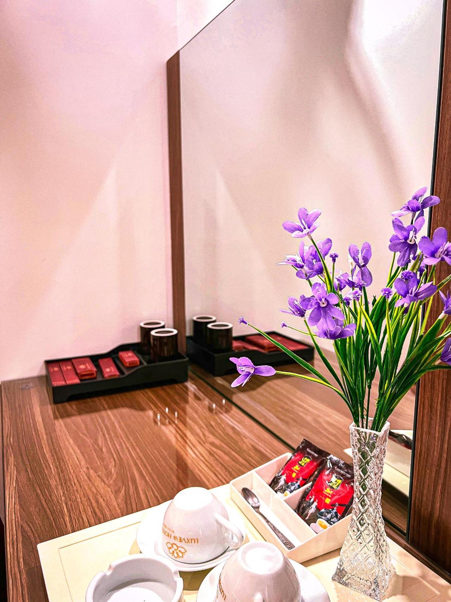 Luxtel Ngoai Giao Doan Hotel