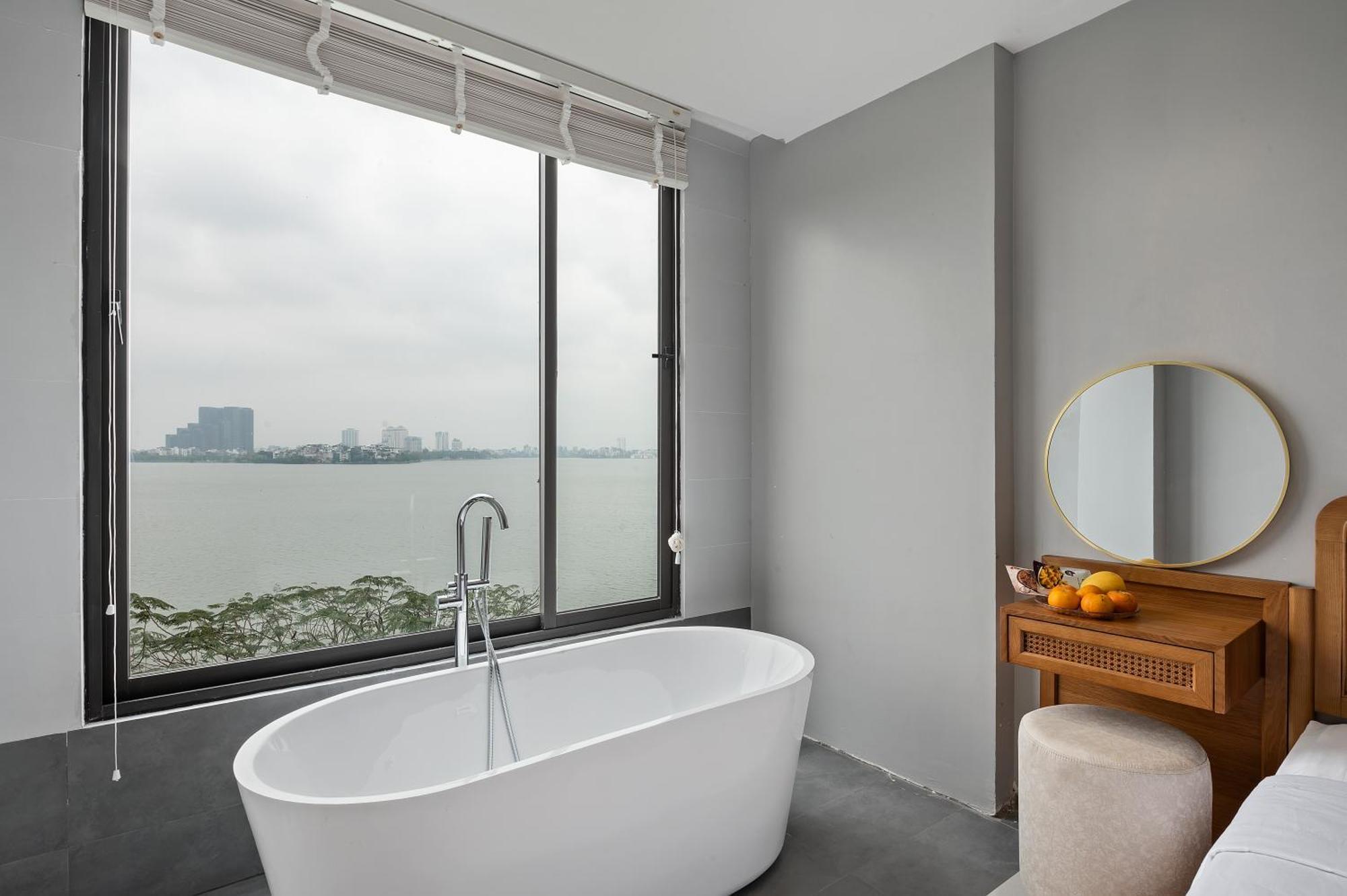 Lakeview * Hanoi
