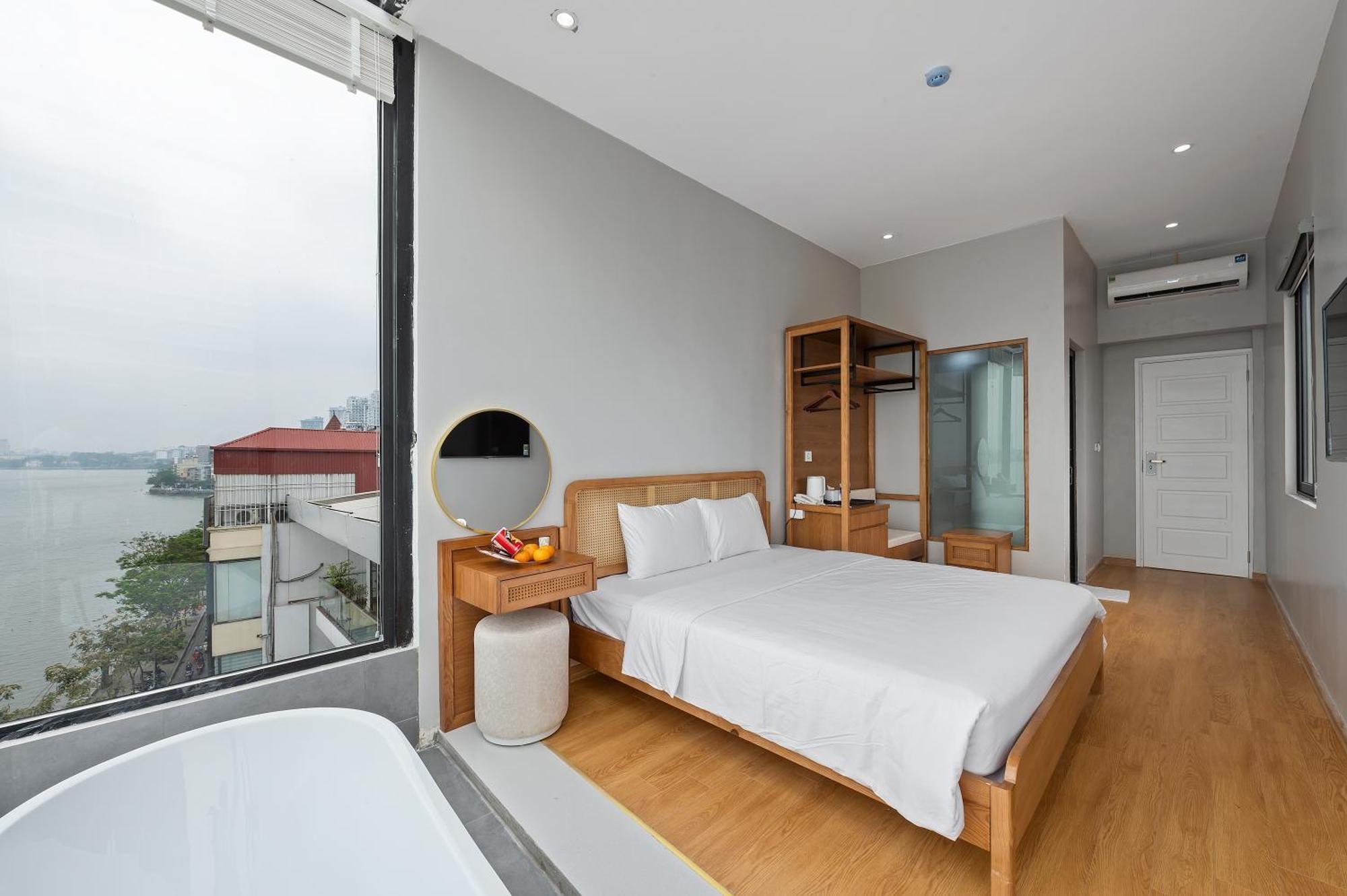 Lakeview Hotel