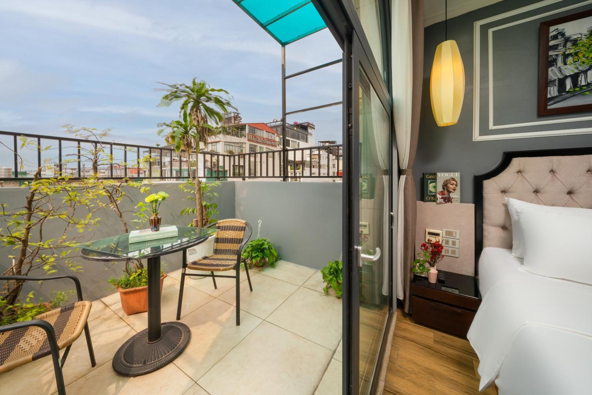 Hotel Bella Premier & Rooftop Skybar