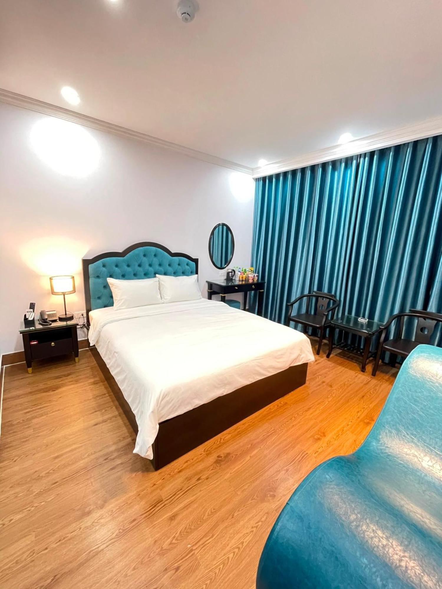Nhat Tan Hotel 2*