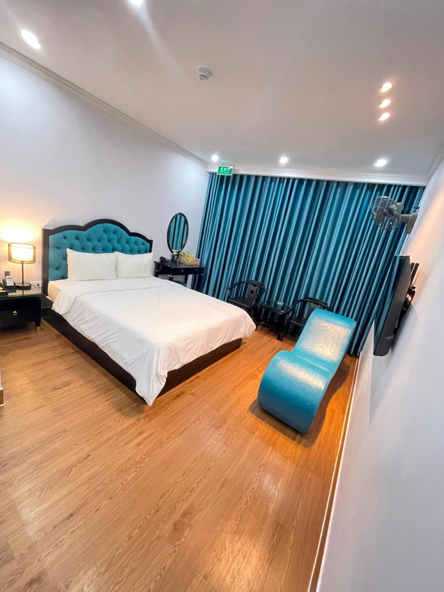 Hotel Nhat Tan