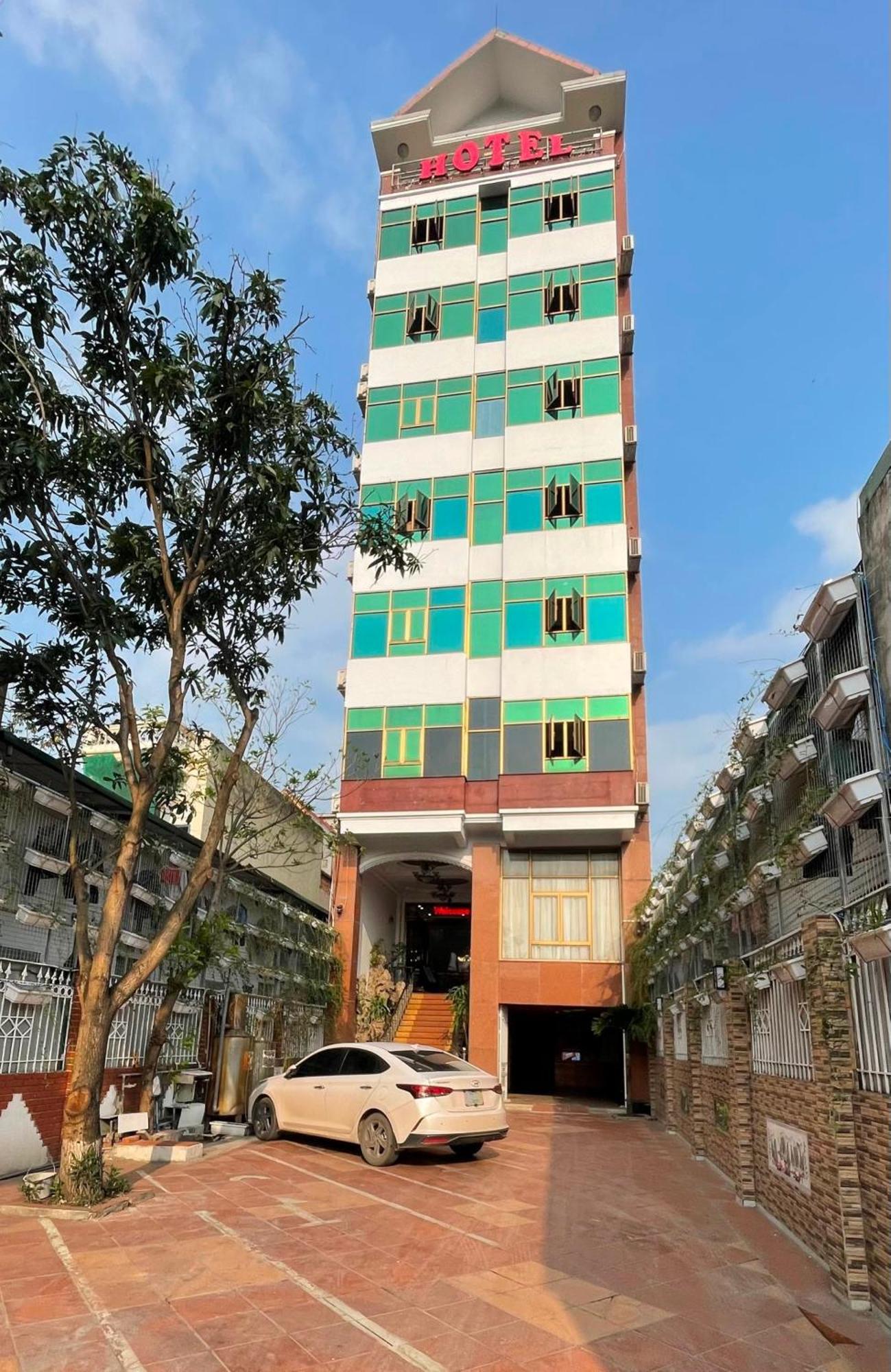 Nhat Tan Khách sạn 2*