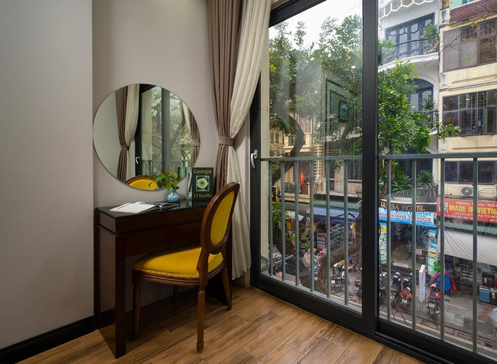 Bella Premier & Rooftop Skybar Hotel Hanoi