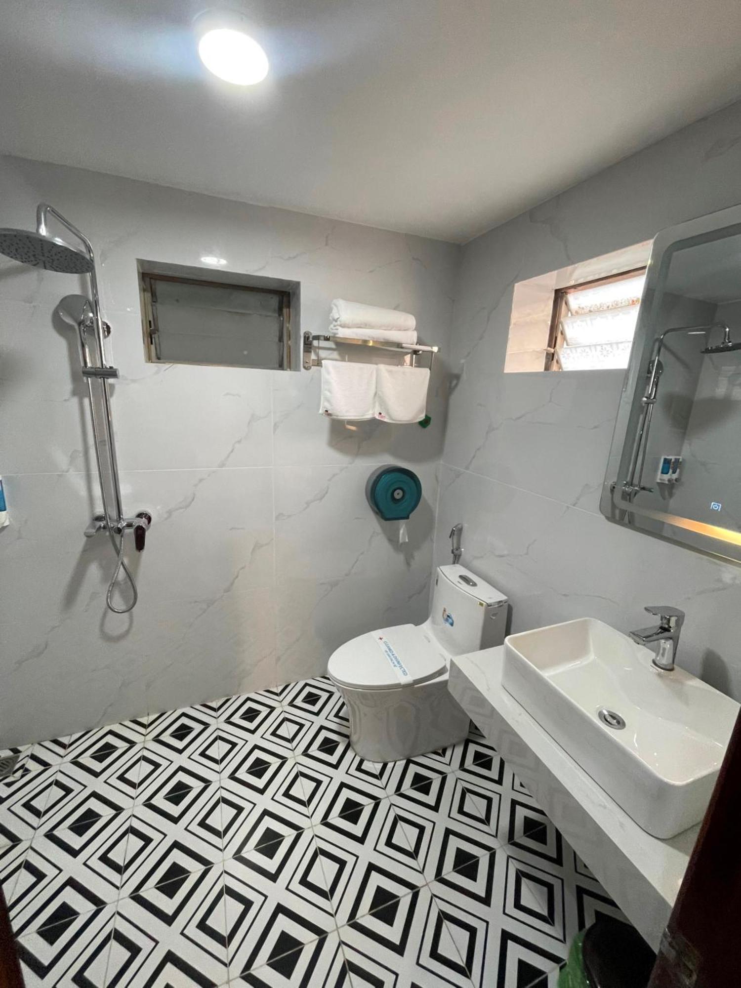 Hotel Nhat Tan Hanoi