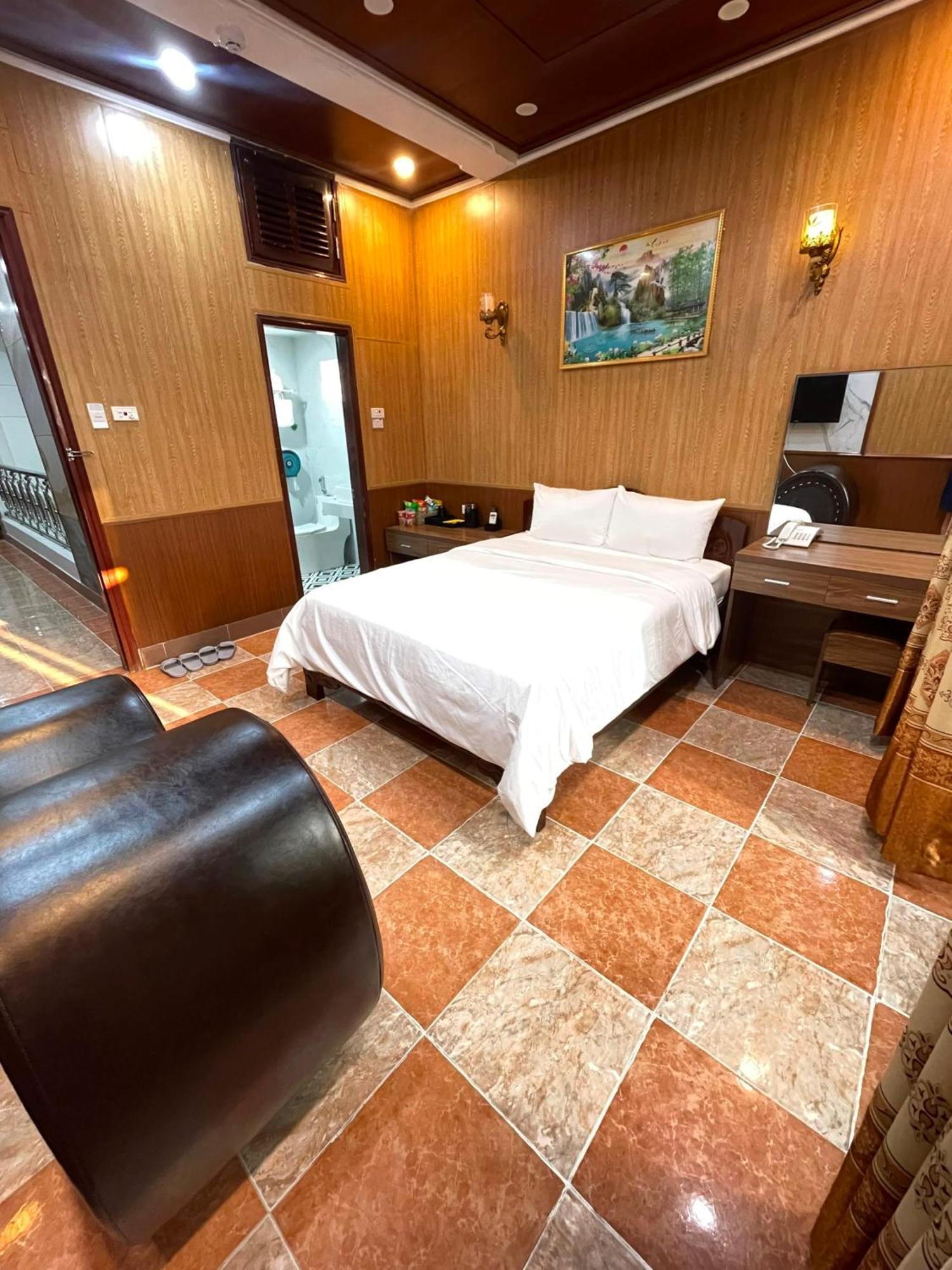 Hotel Nhat Tan 2*