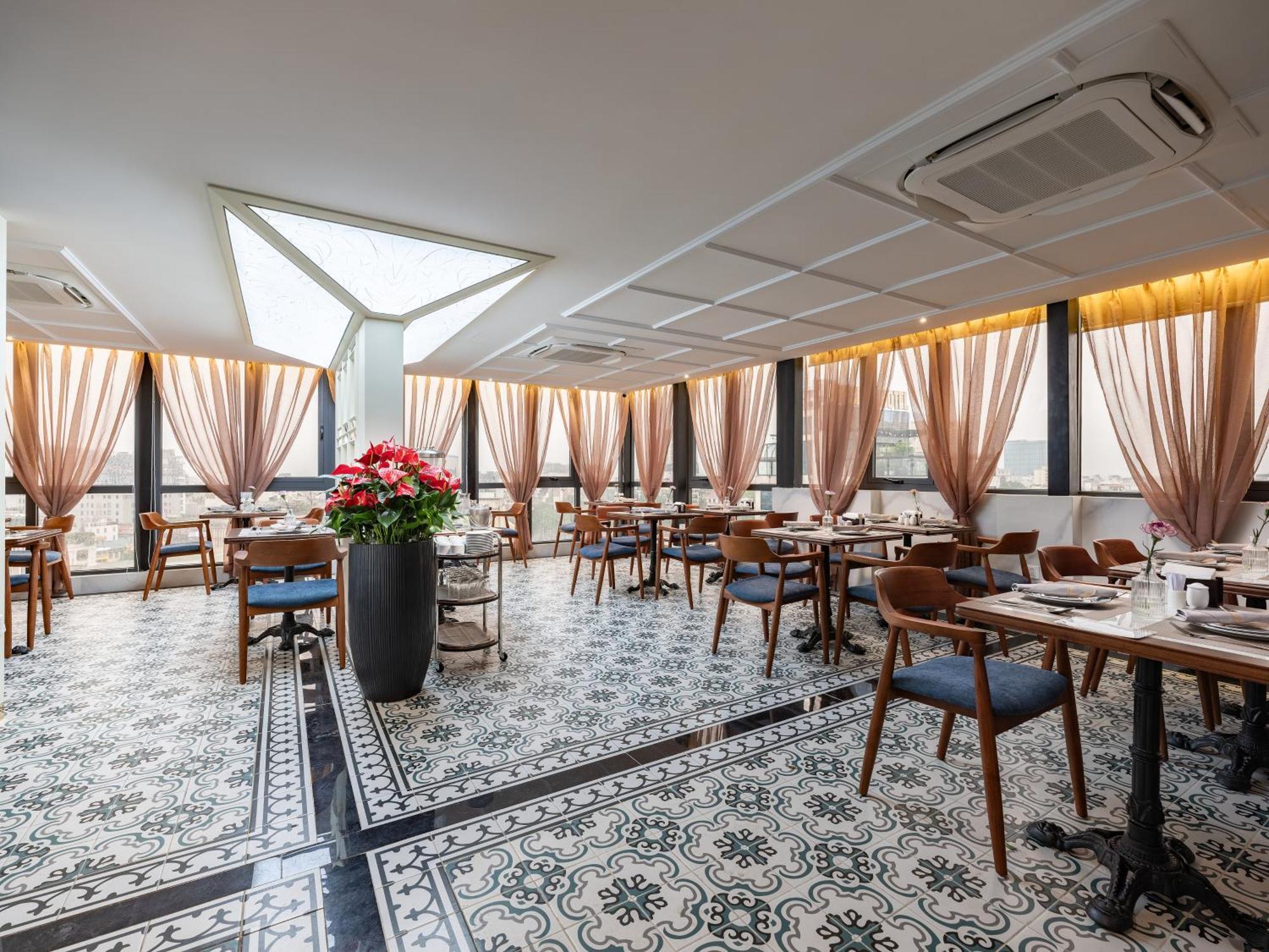 L'signature & Hotel