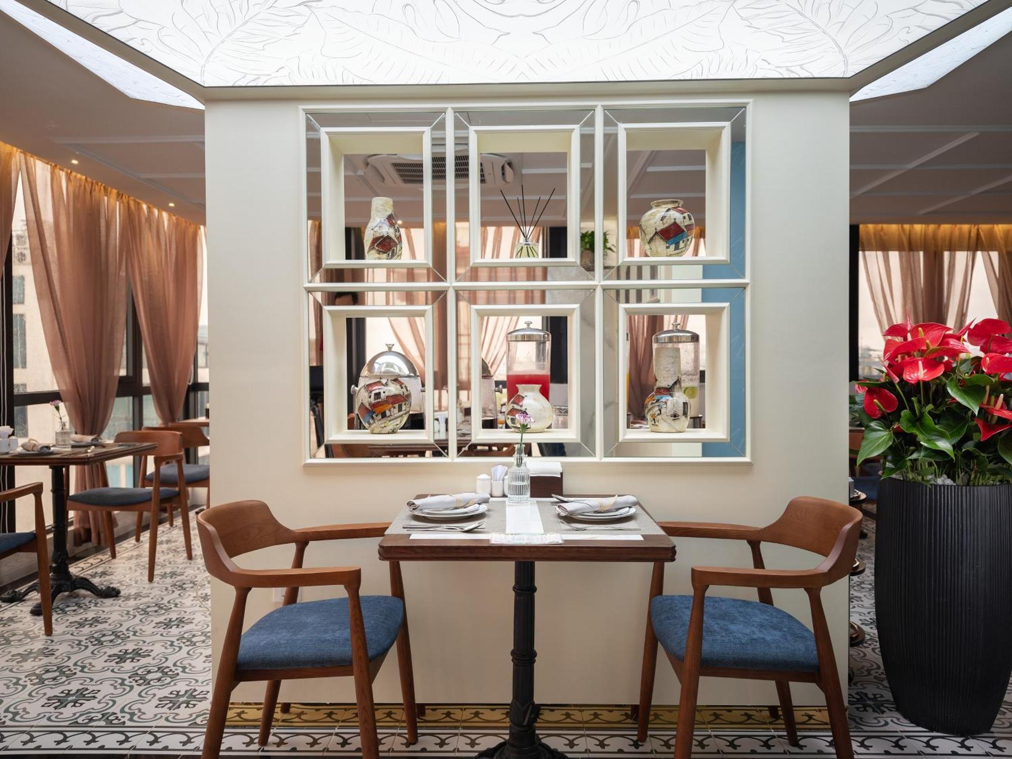 L'signature & Khách sạn 4*