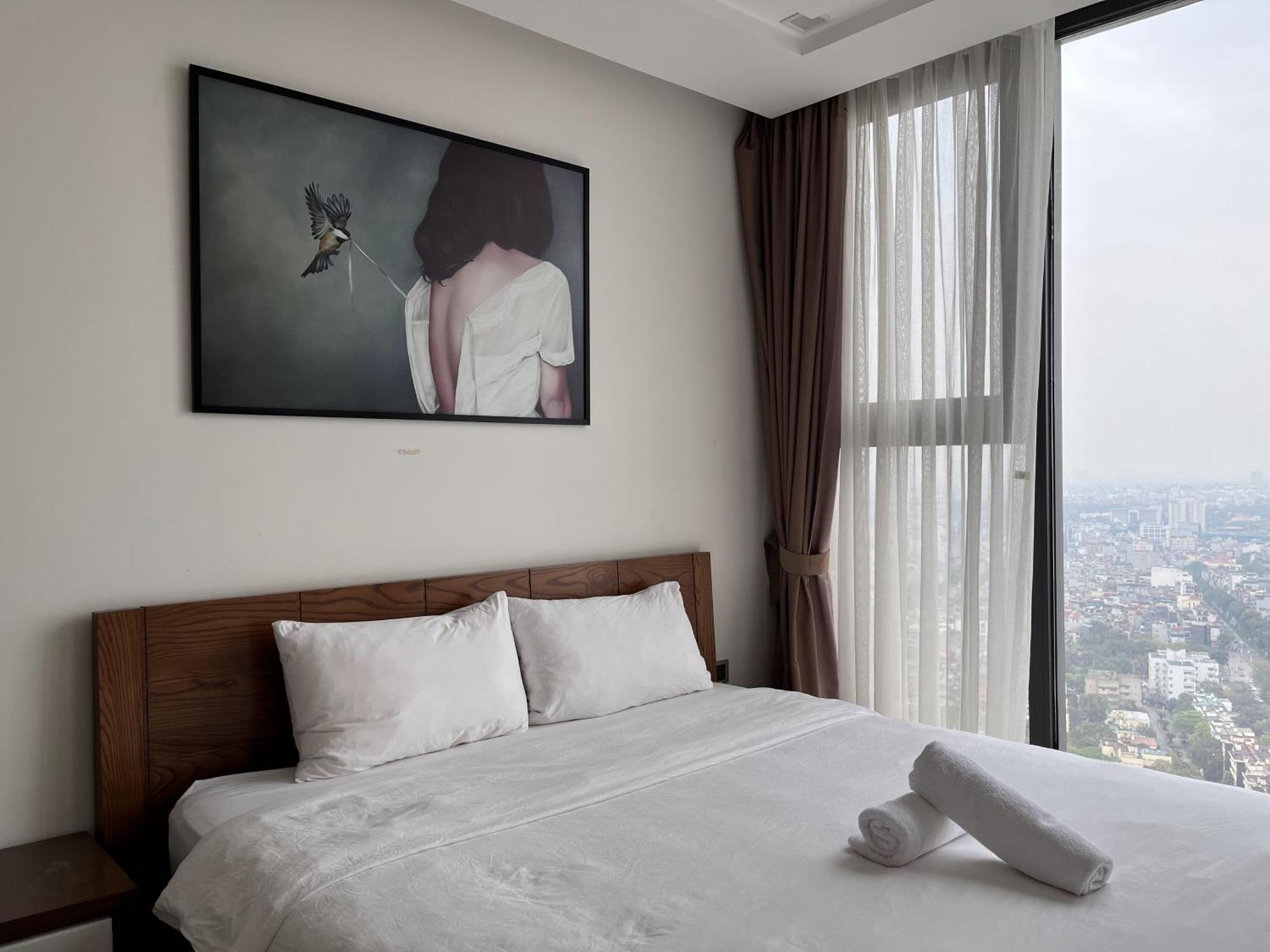 Vinhomes Metropolis Luxury 2 Br Apartment Hanoi