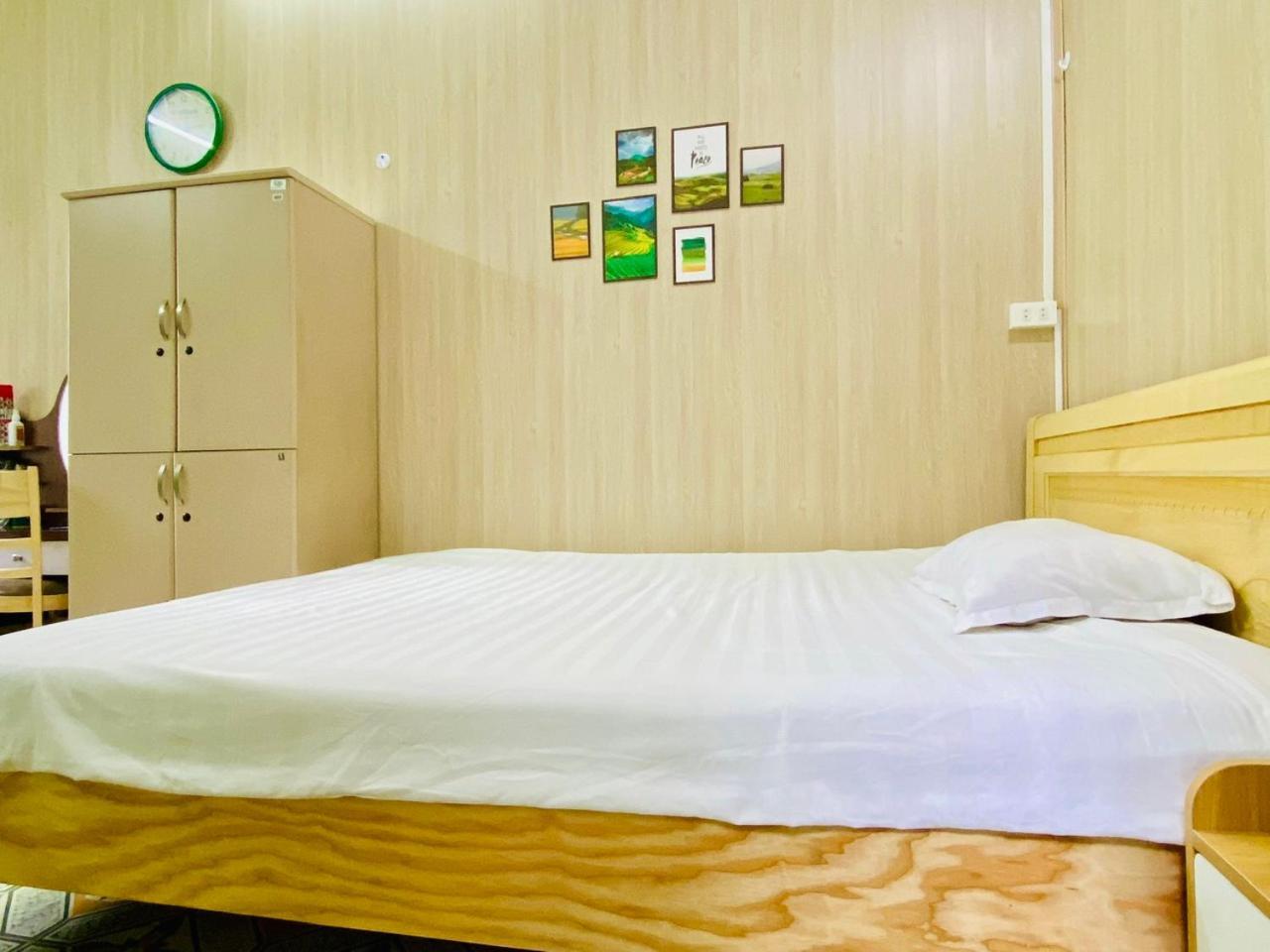 Cozy With Large Bed, Private Bathroom, Large Balcony Hanoi