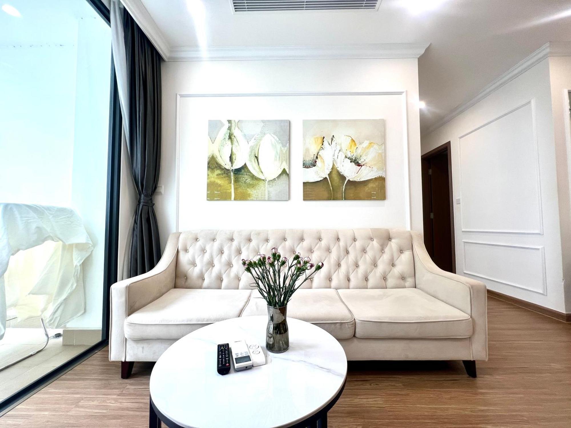 Nanahousing-3 Bedroom Vinhomes Skylake *