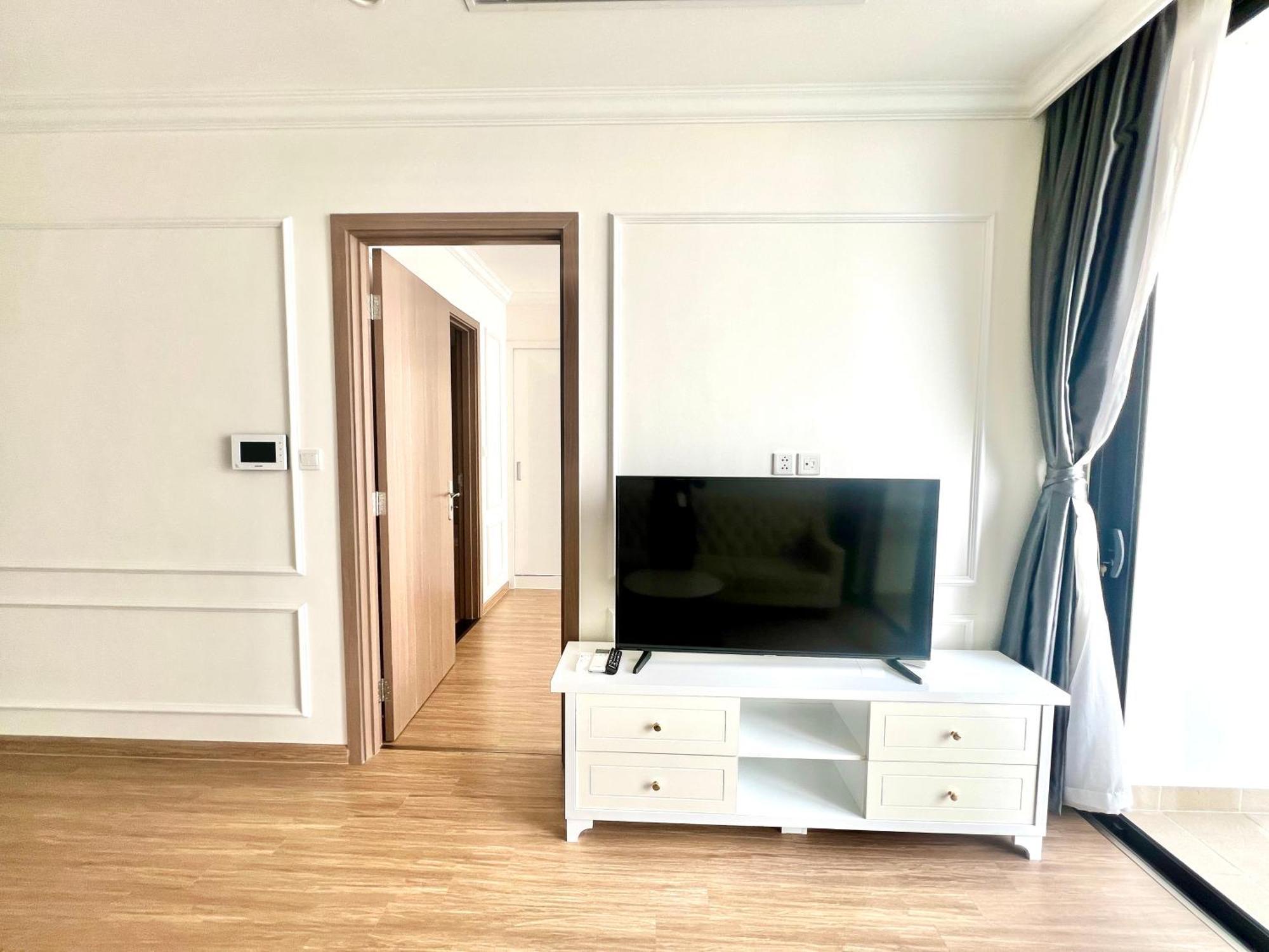 Nanahousing-3 Bedroom Vinhomes Skylake Apartment Hanoi