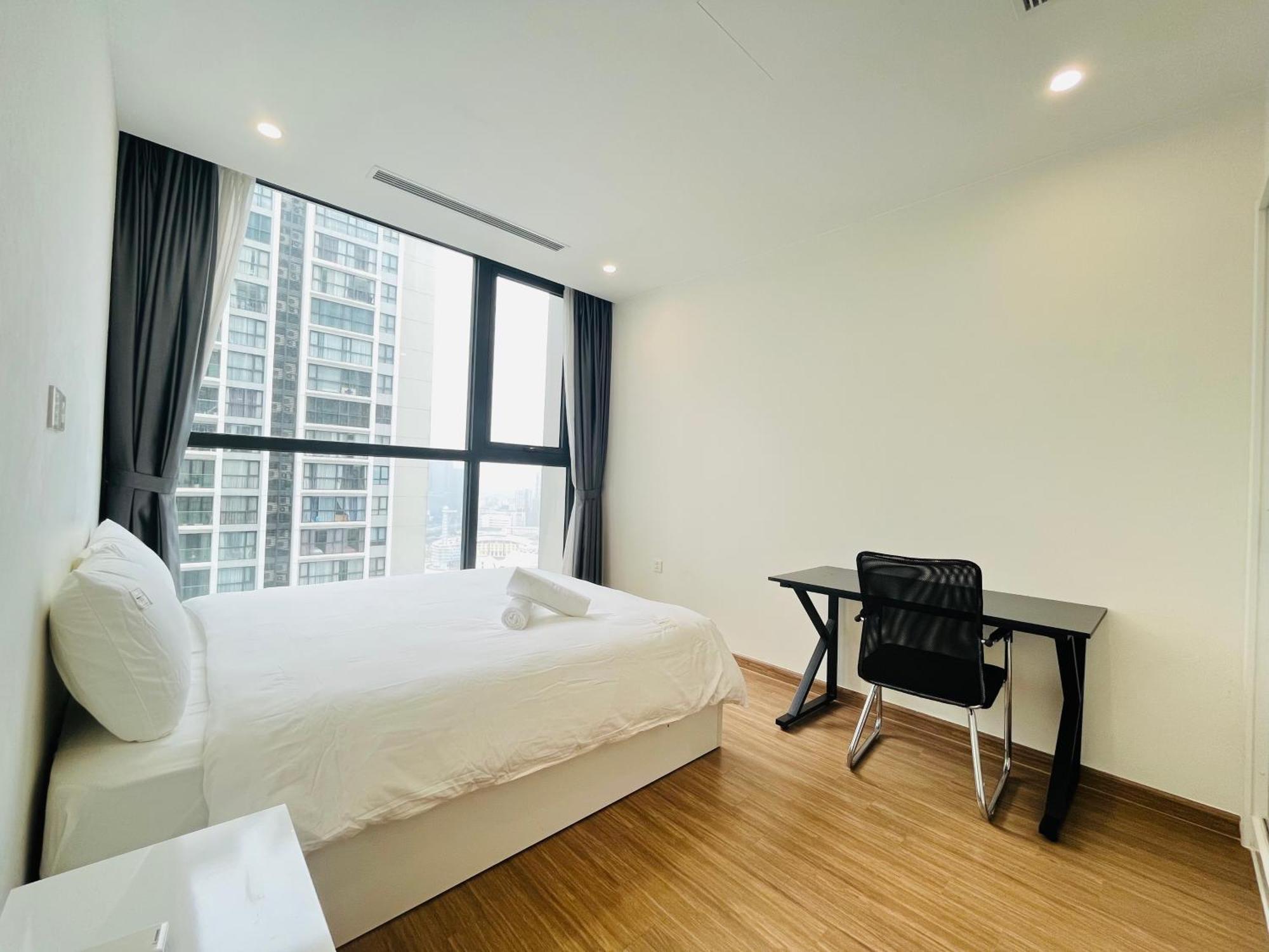 Nanahousing-3 Bedroom Vinhomes Skylake *