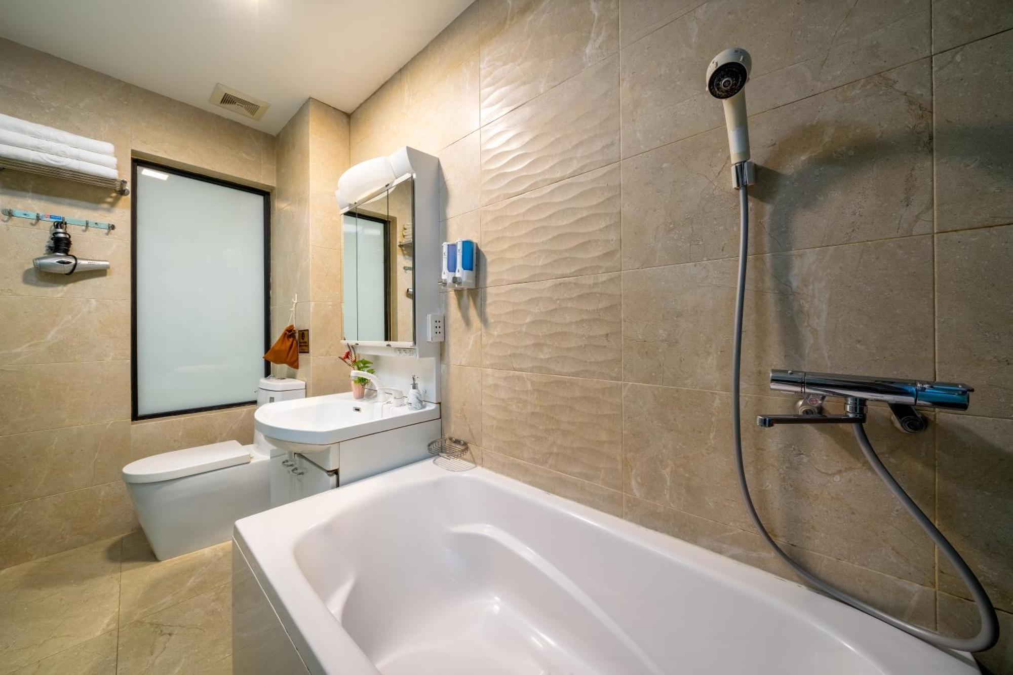 Khách sạn Khách Sạn&spa Bella Rosa Hà Nội 3*