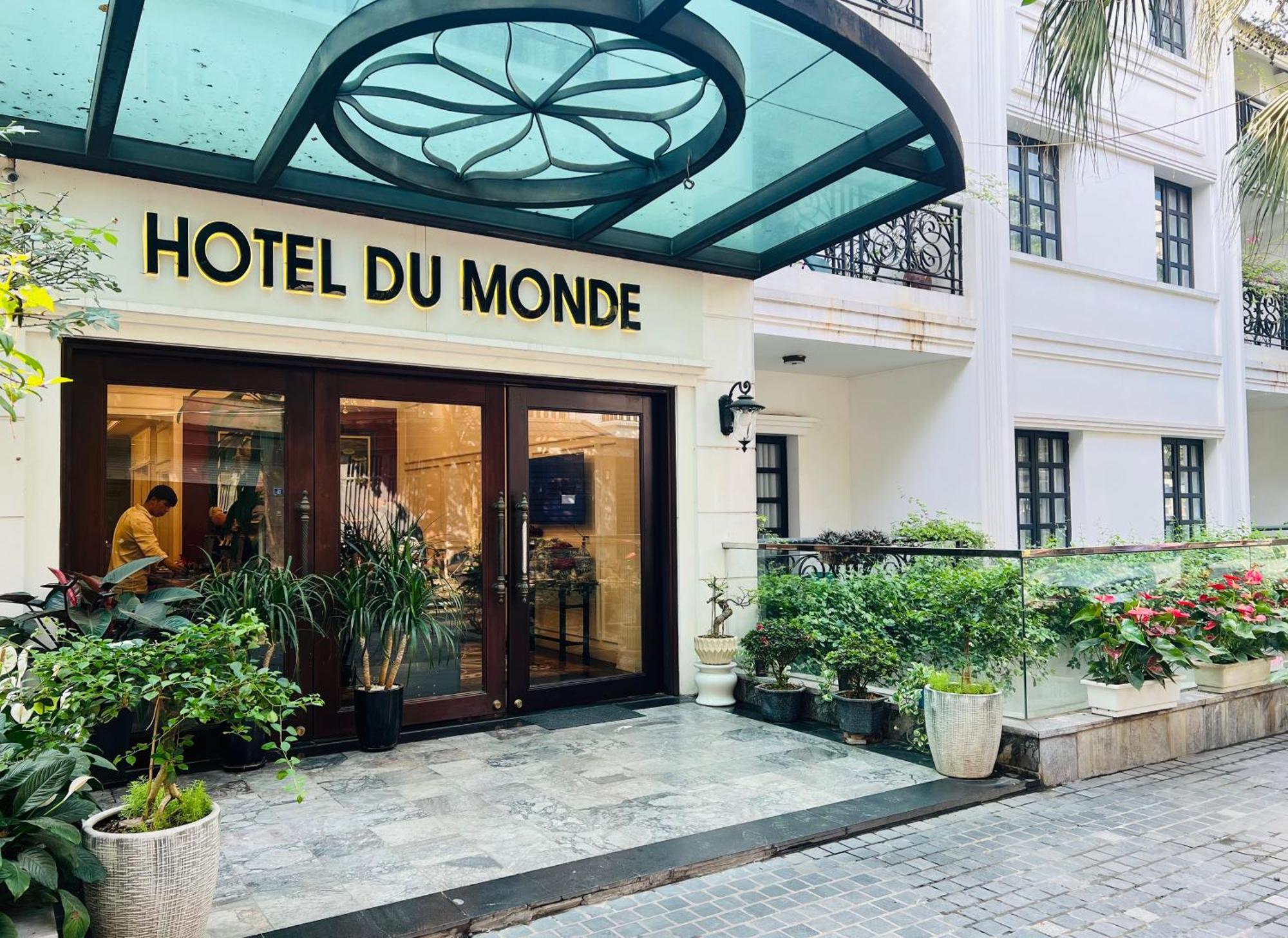 Du Monde 4*