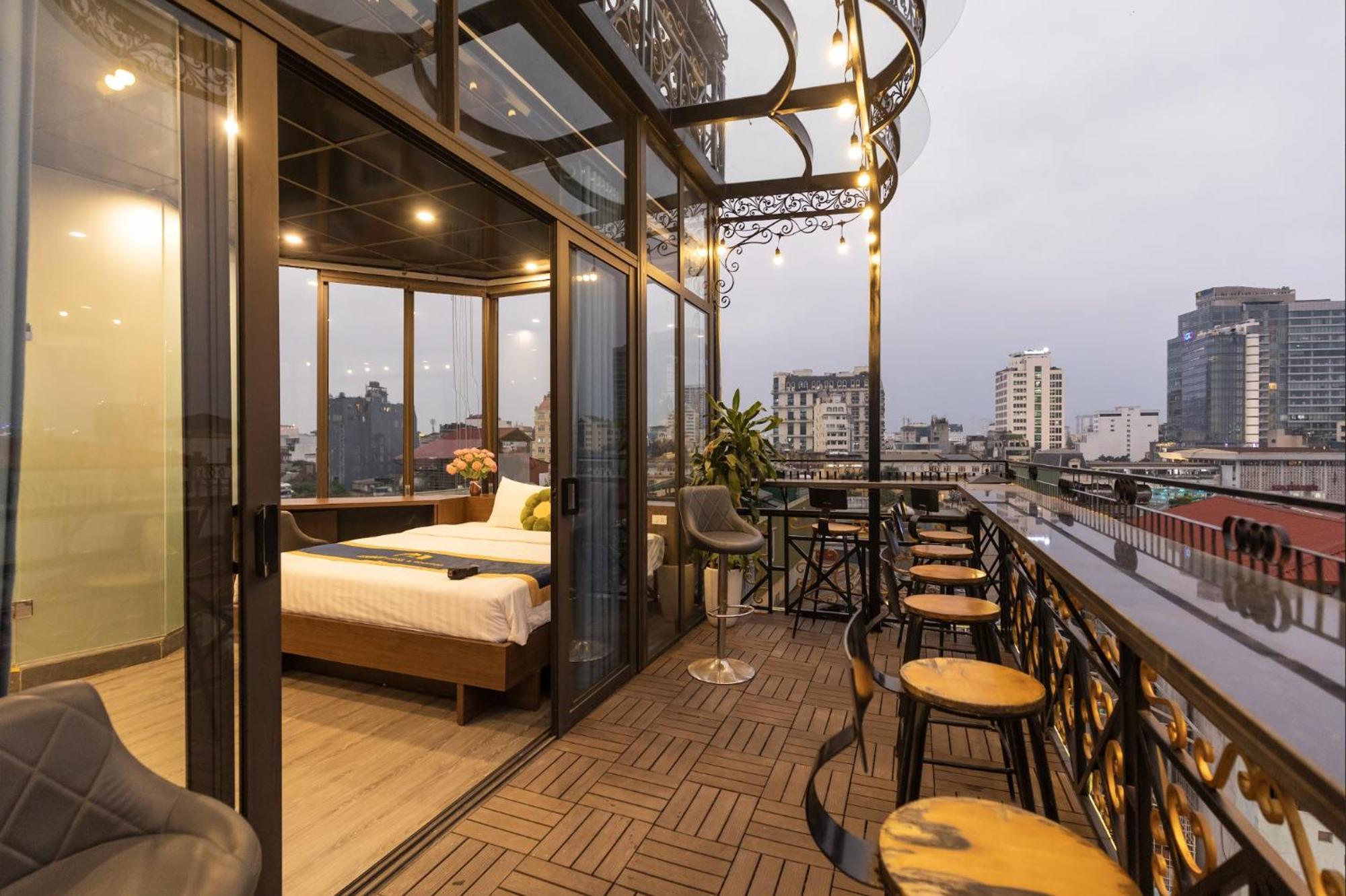 Light House & Rooftop Homestay *