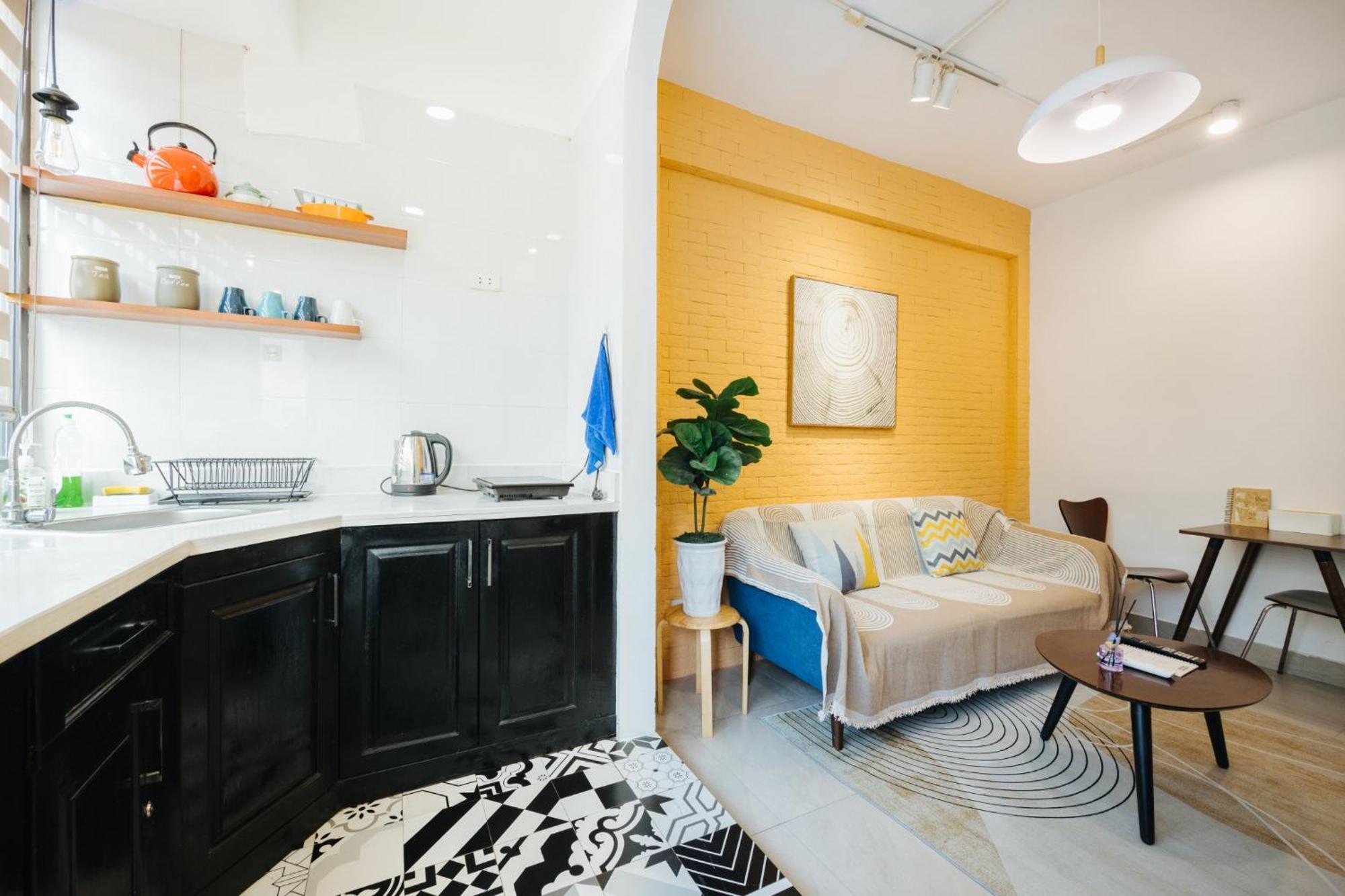 Unique Train Street / Old Quarter View Apartment *