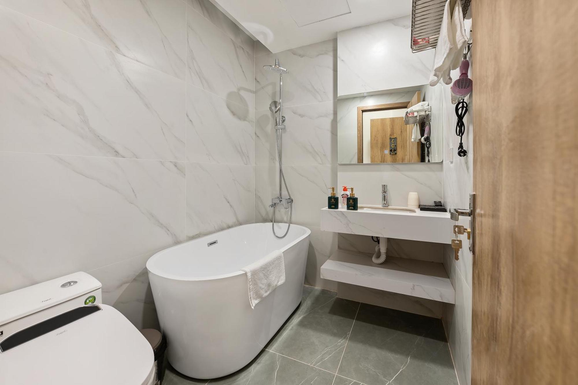22housing Luxury Near Lotte Tower Hanoi
