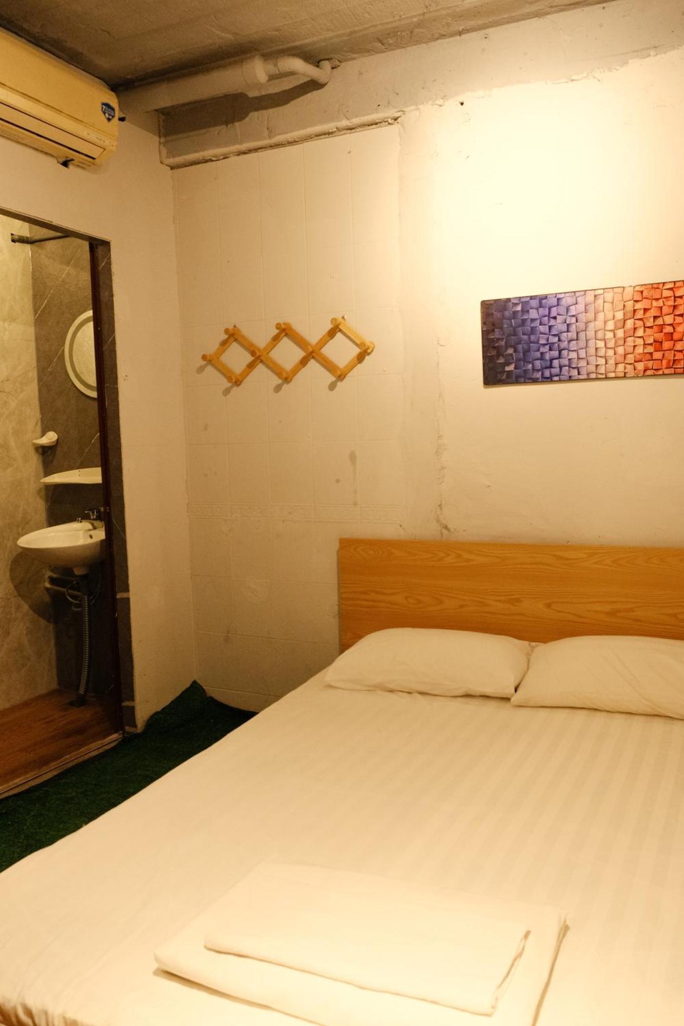 Ubuntu & Tours Hostel