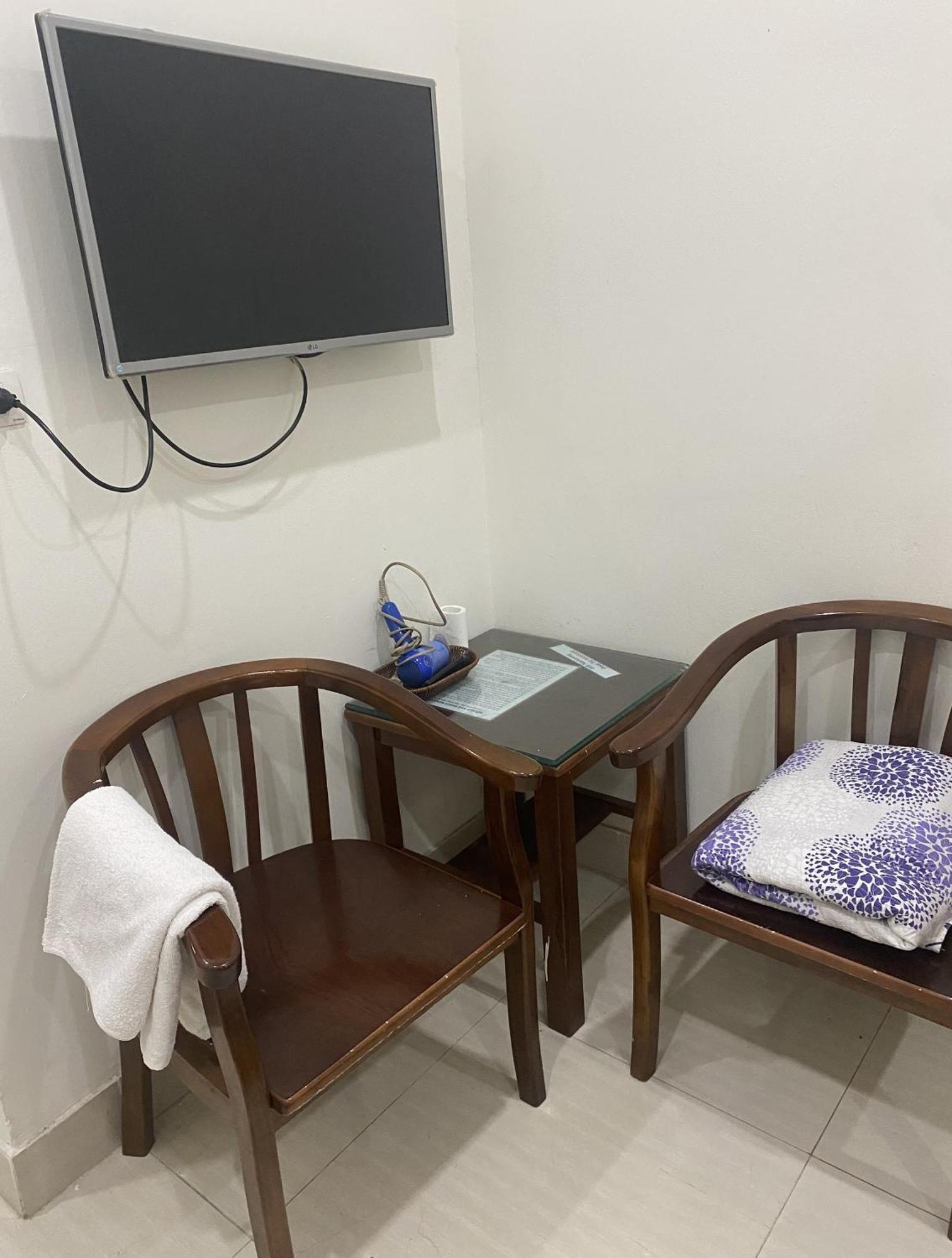 Nam Cuong - Phong Don Co Cua So Thoang Mat Khep Kin - Thang Bed & Breakfast Hanoi