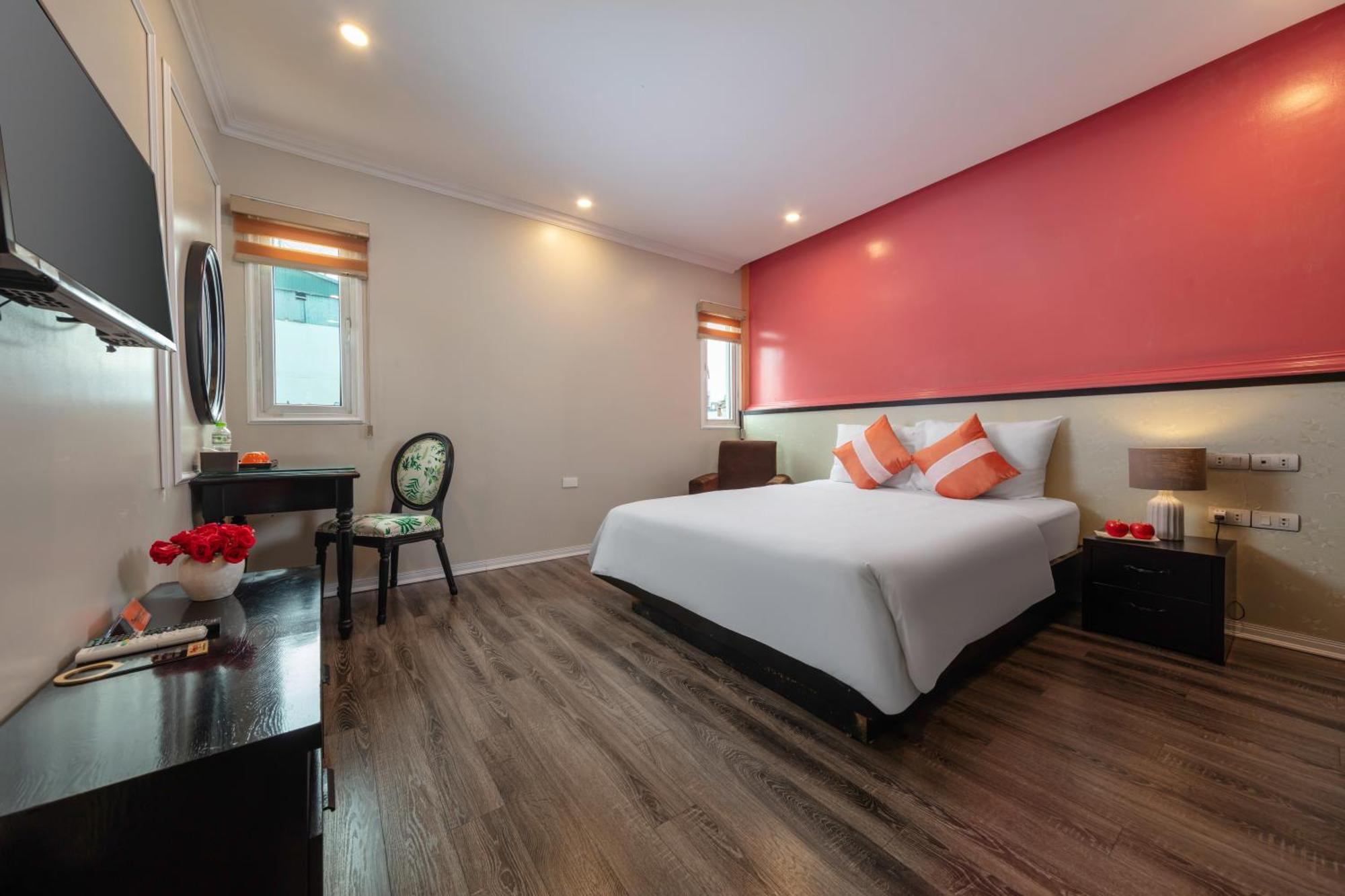 Omina & Travel Hotel
