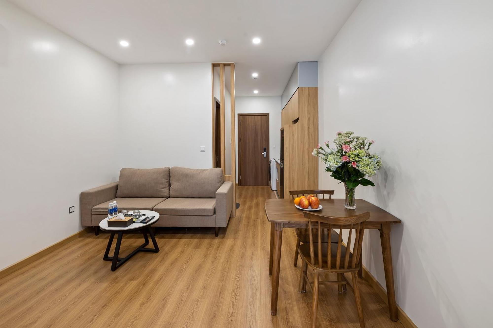 22housing Luxury 81 Linh Lang * Hanoi