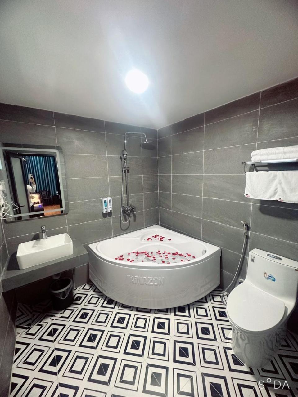 Nhat Tan Hotel
