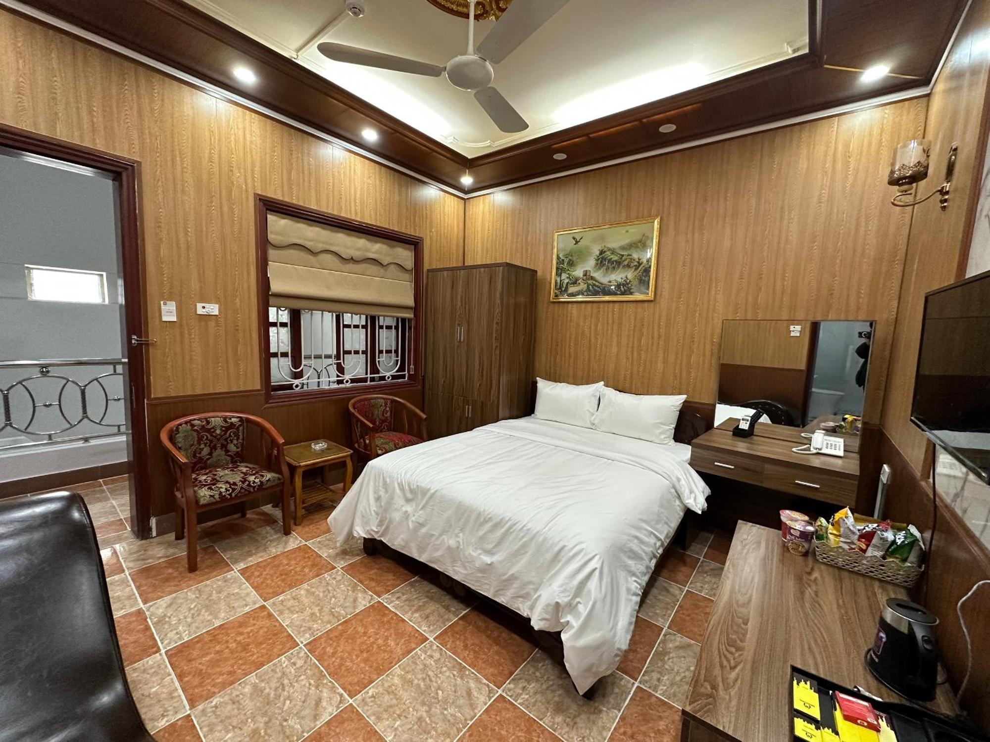 Hotel Nhat Tan