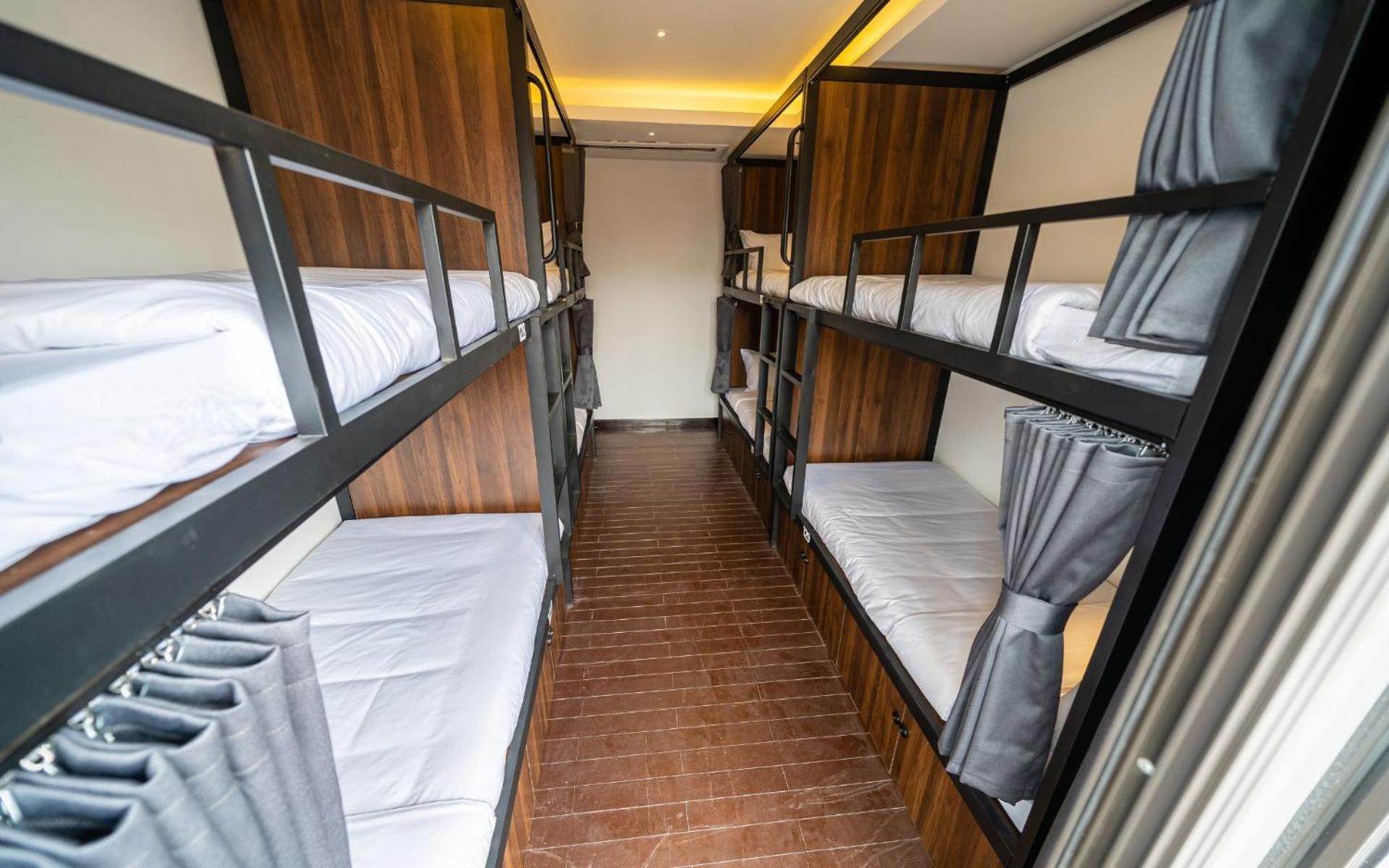 Mad Monkey Hostel *