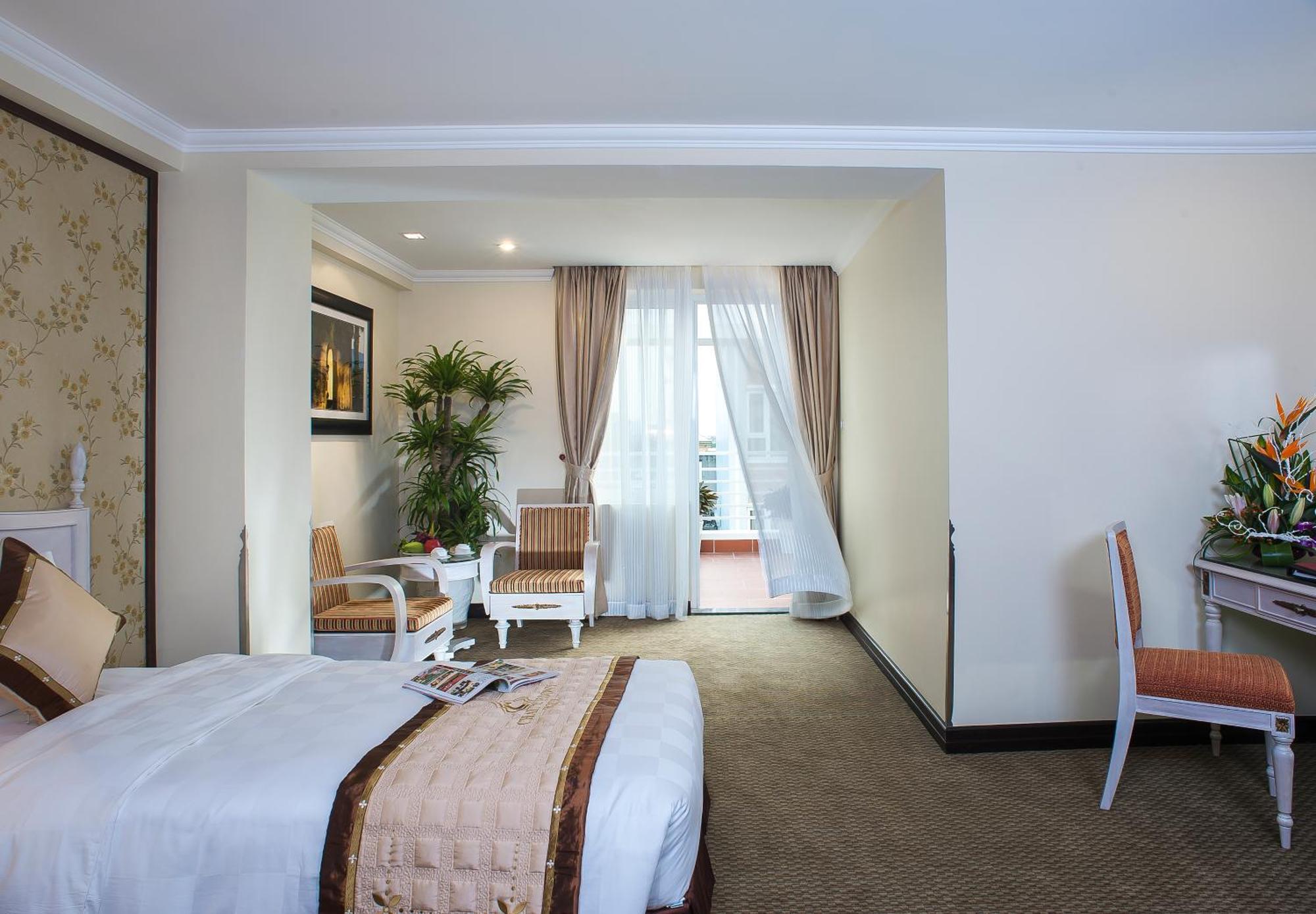 Chalcedony Grand 4*
