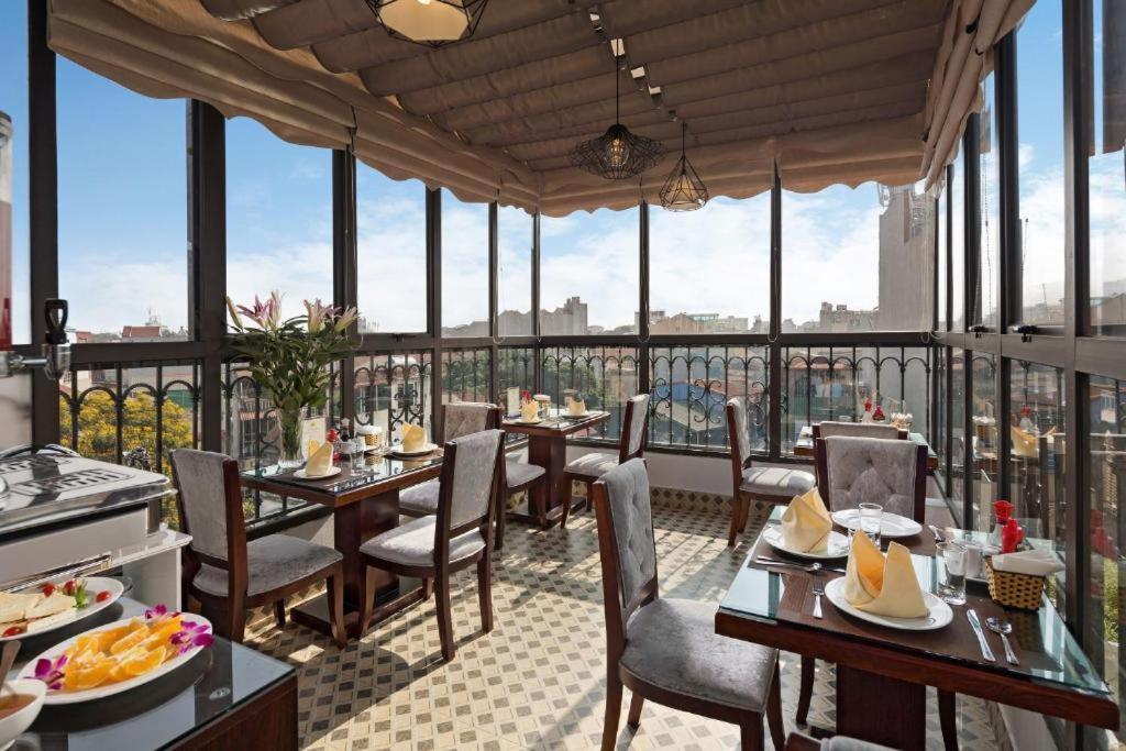 Hotel Golden Moon & Travel