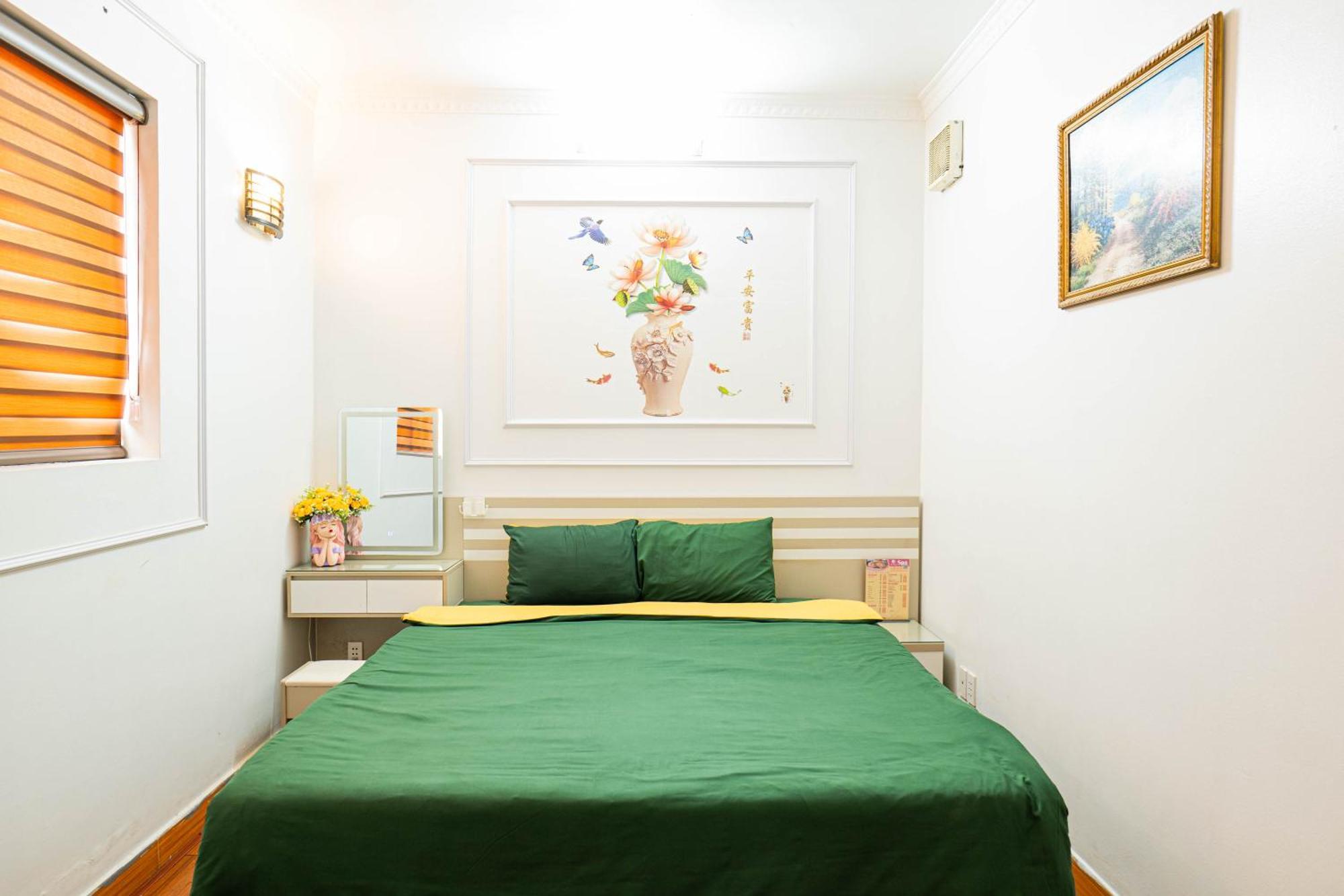 Old Quarter Autumn House 8