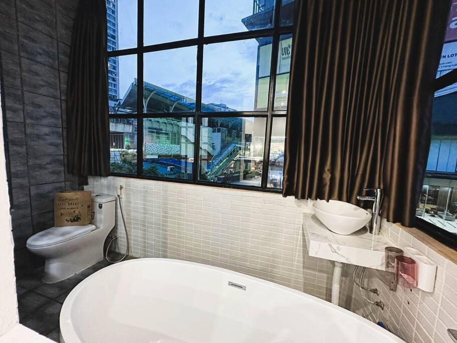 Bathhub Amoureux Chua Ha * Hanoi