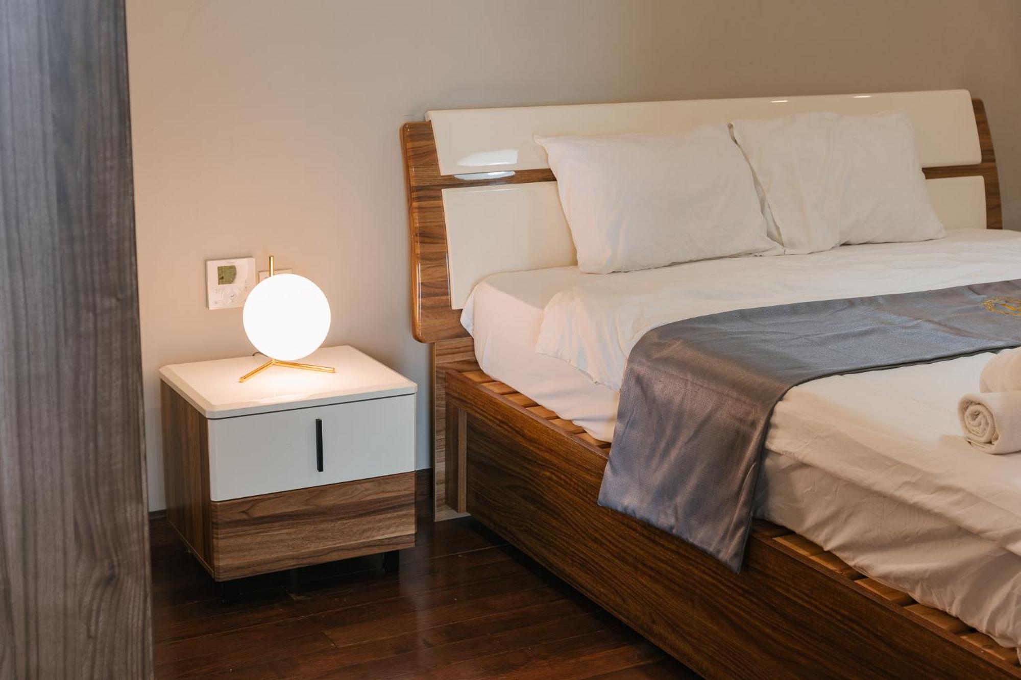 Hi-home - Downtown Aqua * Hanoi