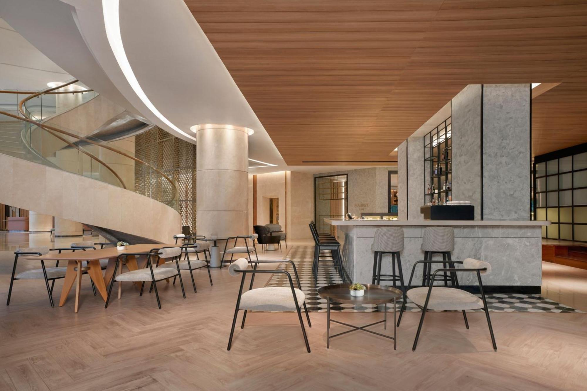 Hotel Sheraton West