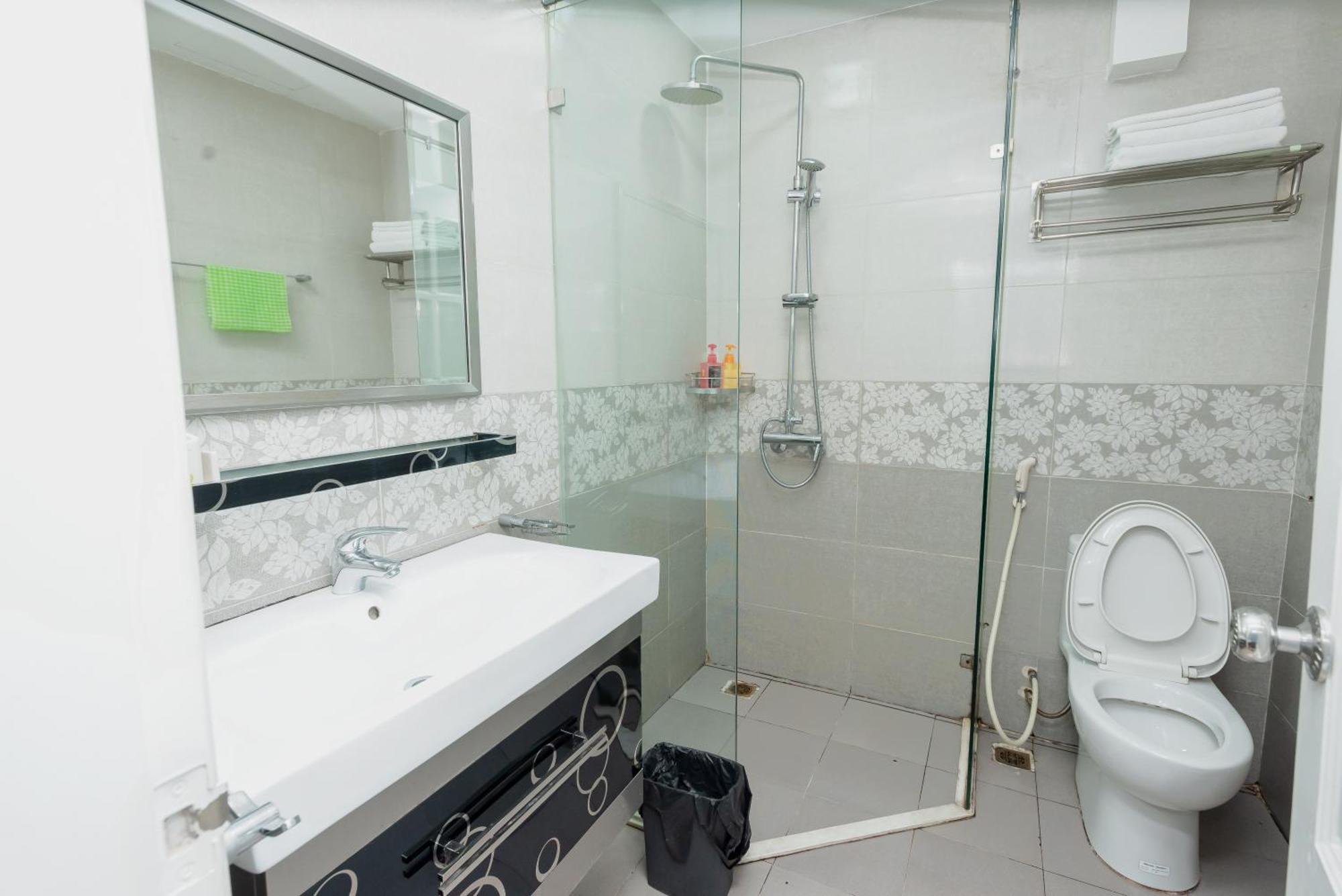Khach San Rococo Hotel *