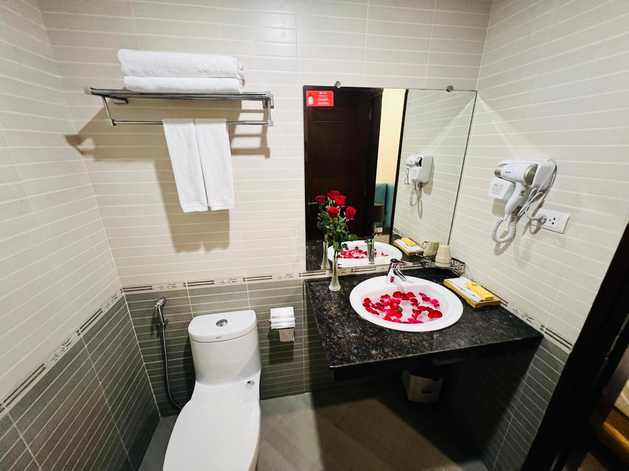 Hotel Khach San 239