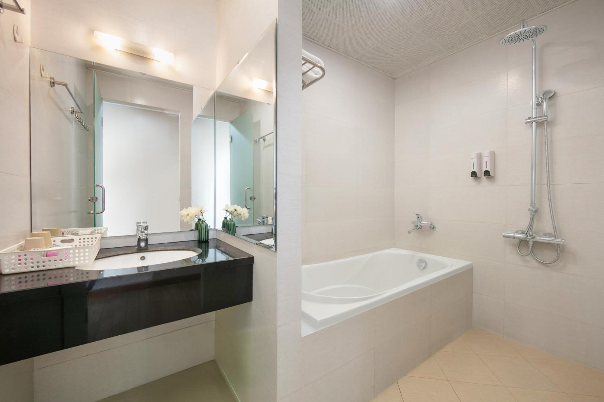 Apartment Hb Serviced - 121b Quan Hoa