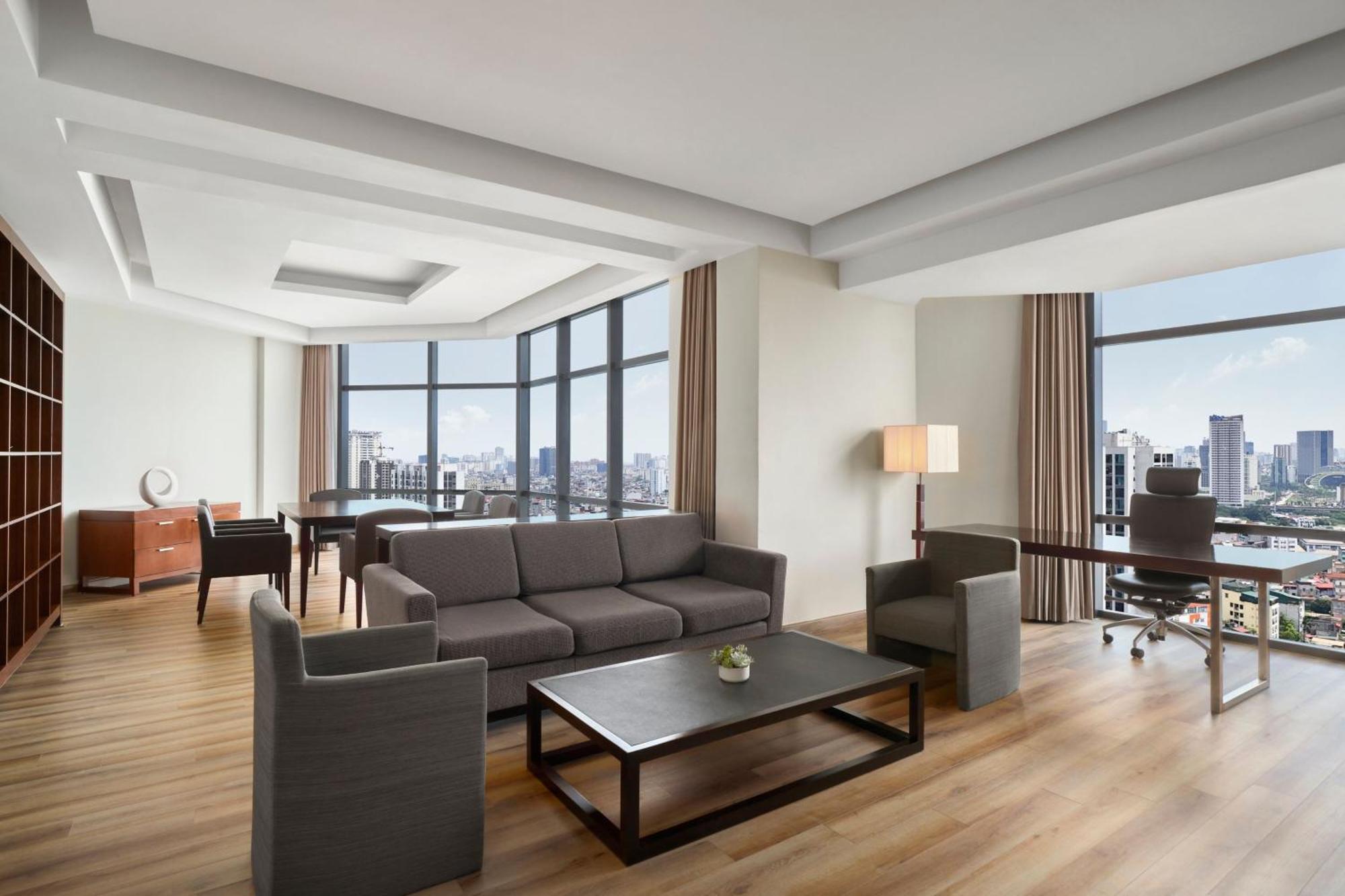 Sheraton West Hotel 5*