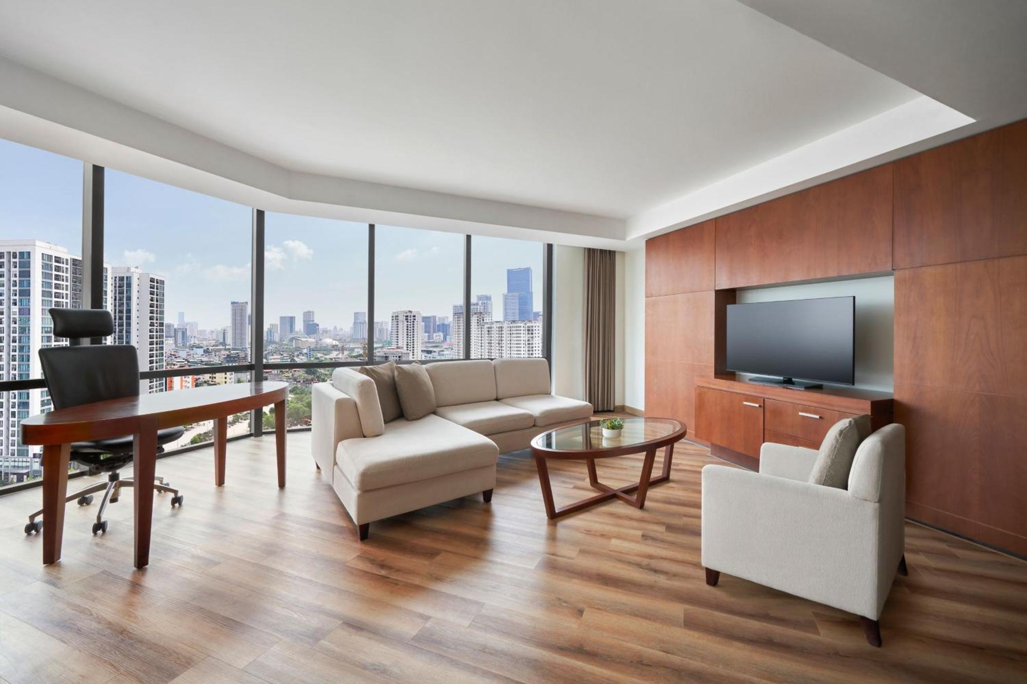 Sheraton West Hotel 5*